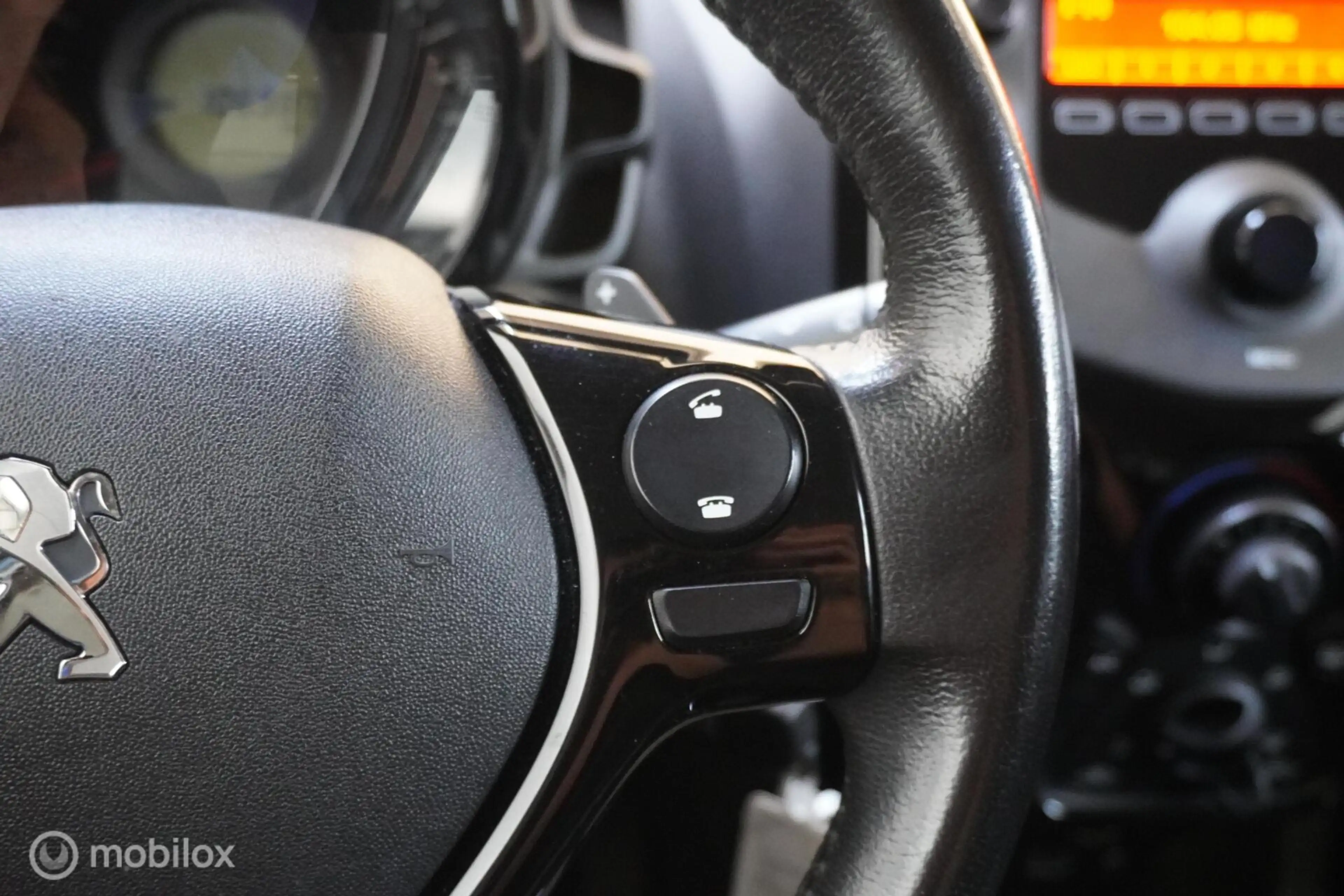 Peugeot 108 1.0 e-VTi Allure — photo 13