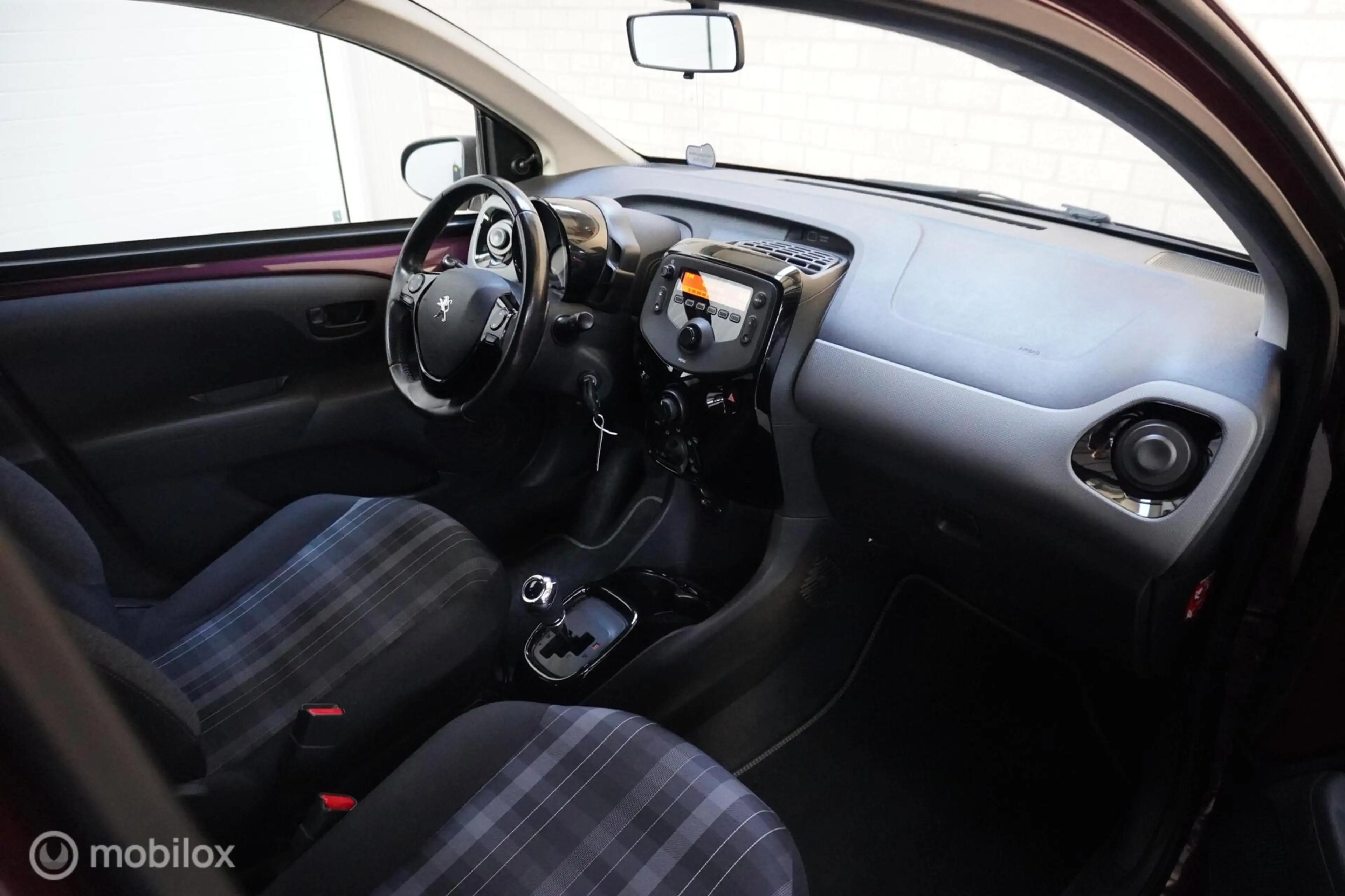 Peugeot 108 1.0 e-VTi Allure — photo 9