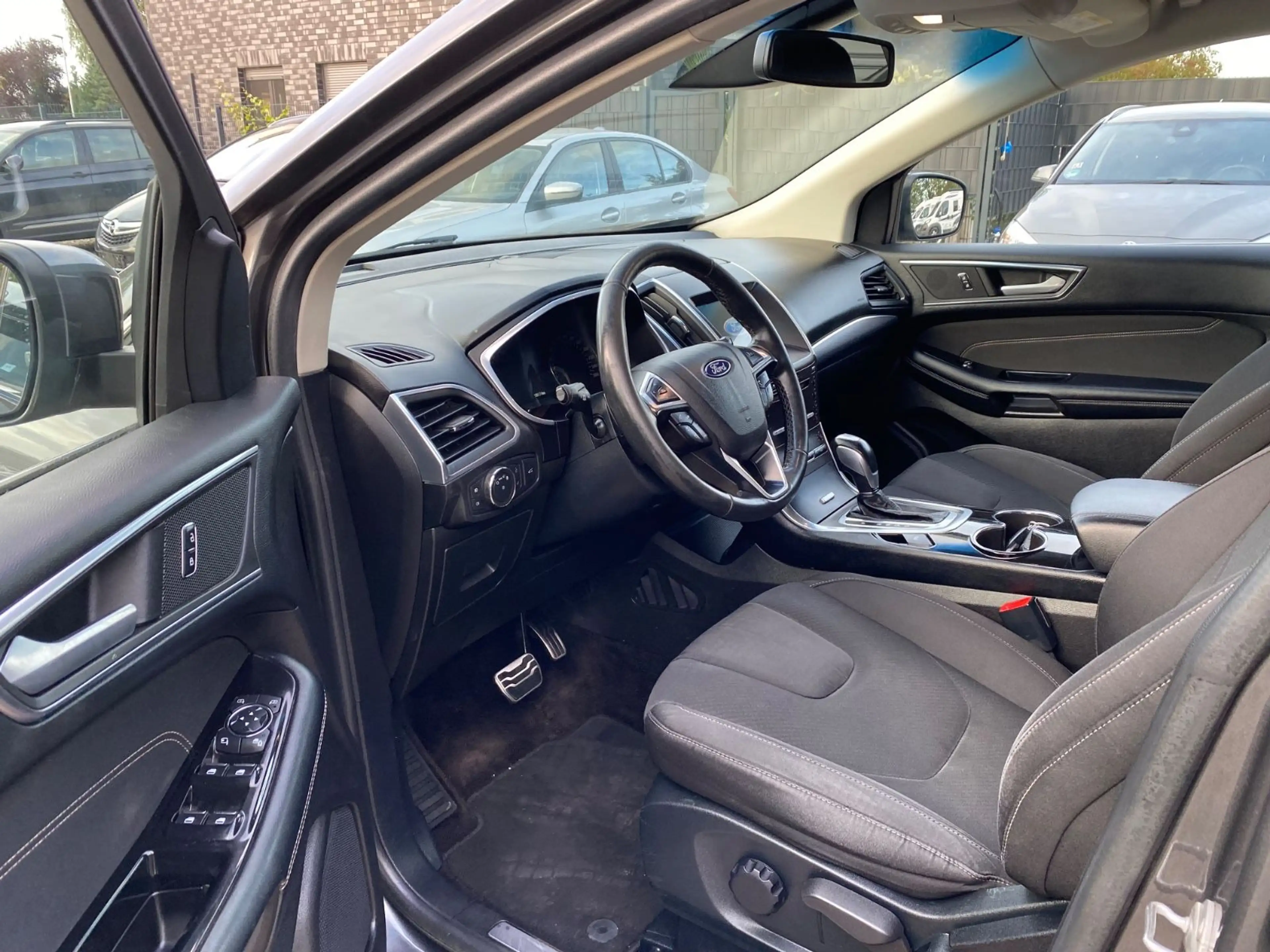 Ford Edge Titanium 4x4 — photo 9