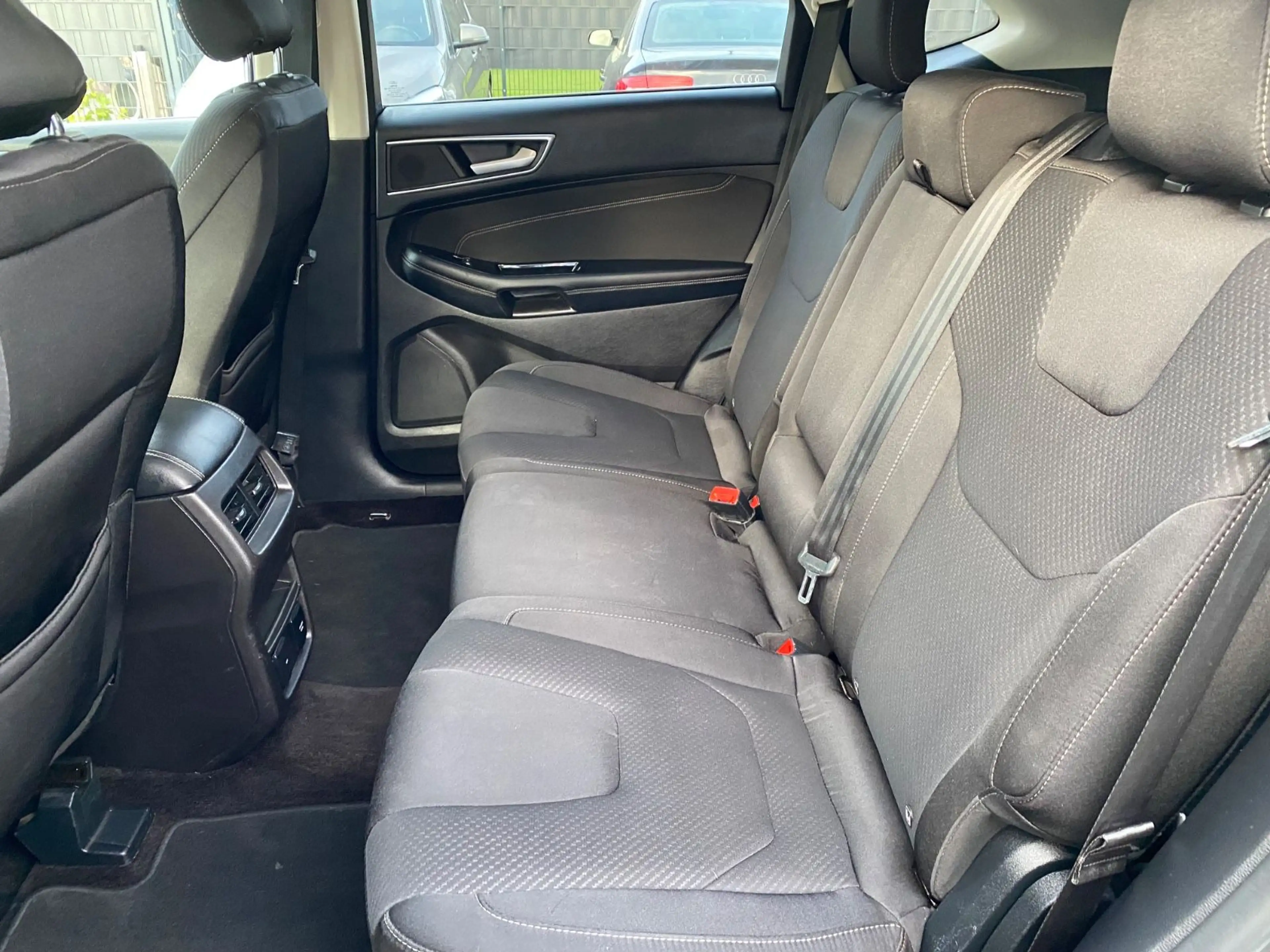 Ford Edge Titanium 4x4 — photo 10