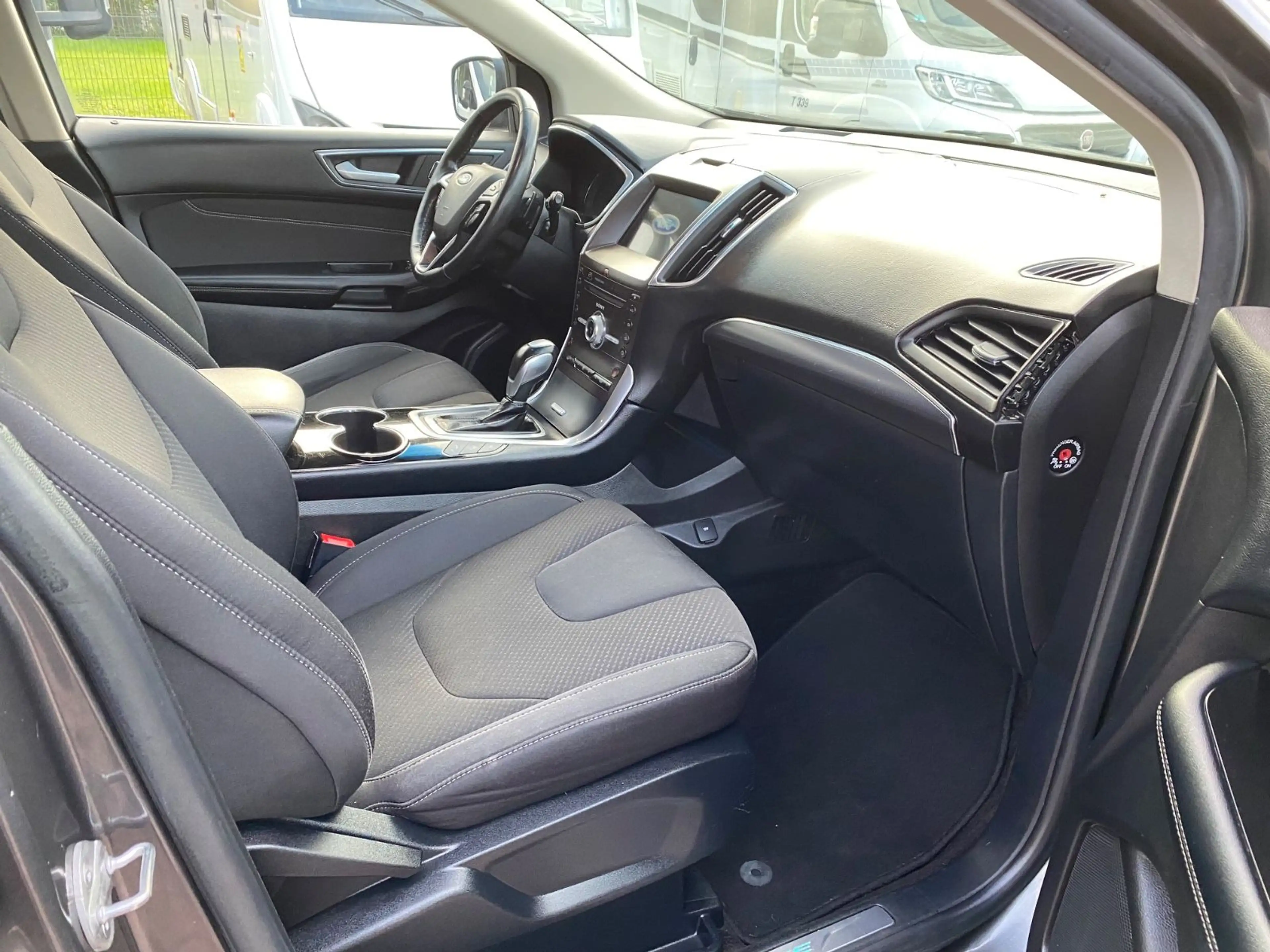 Ford Edge Titanium 4x4 — photo 11