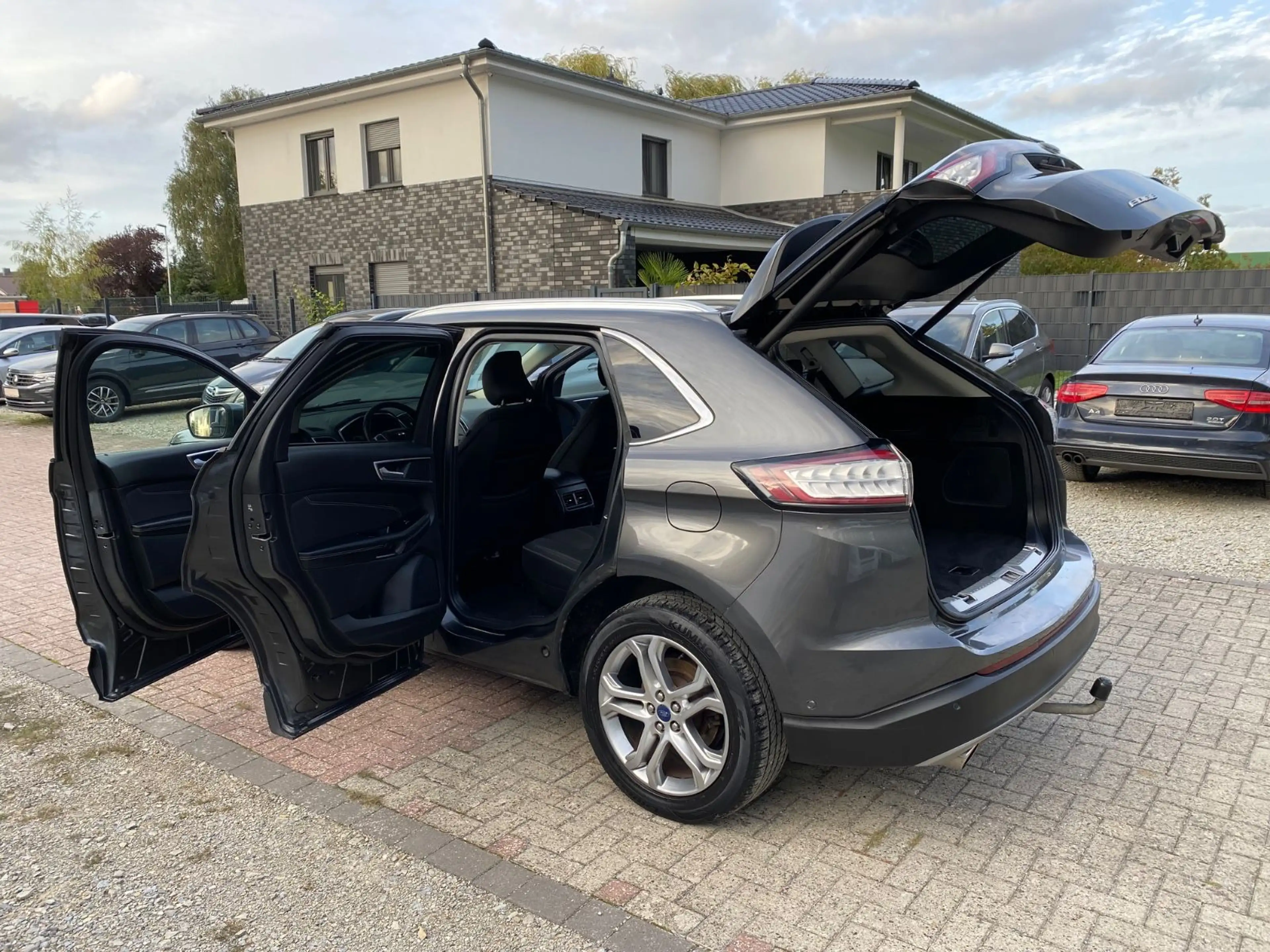 Ford Edge Titanium 4x4 — photo 13