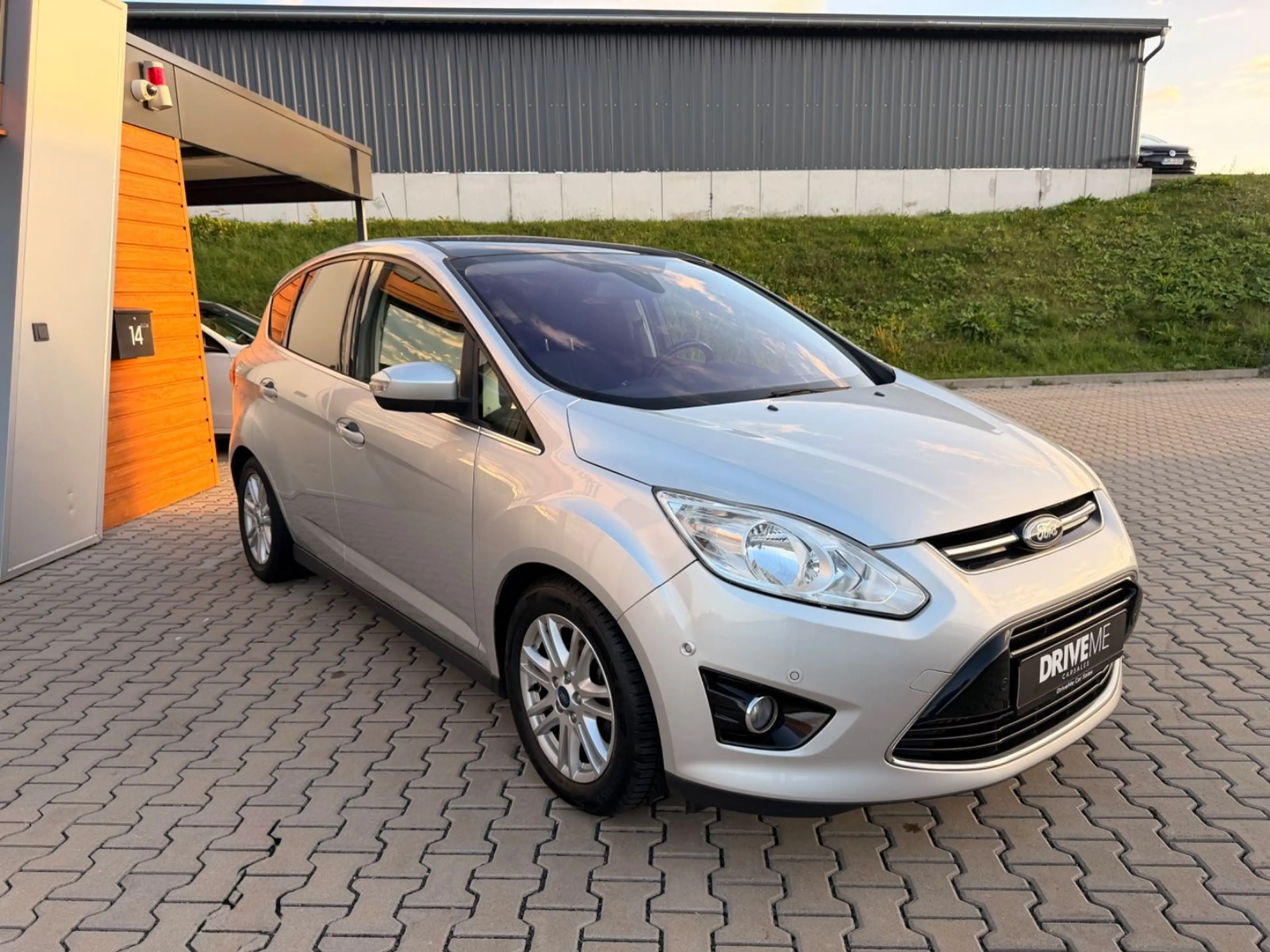 Ford C-Max Titanium PANO NAVI KAMERA KEYLESS TEMPOMAT — photo 8