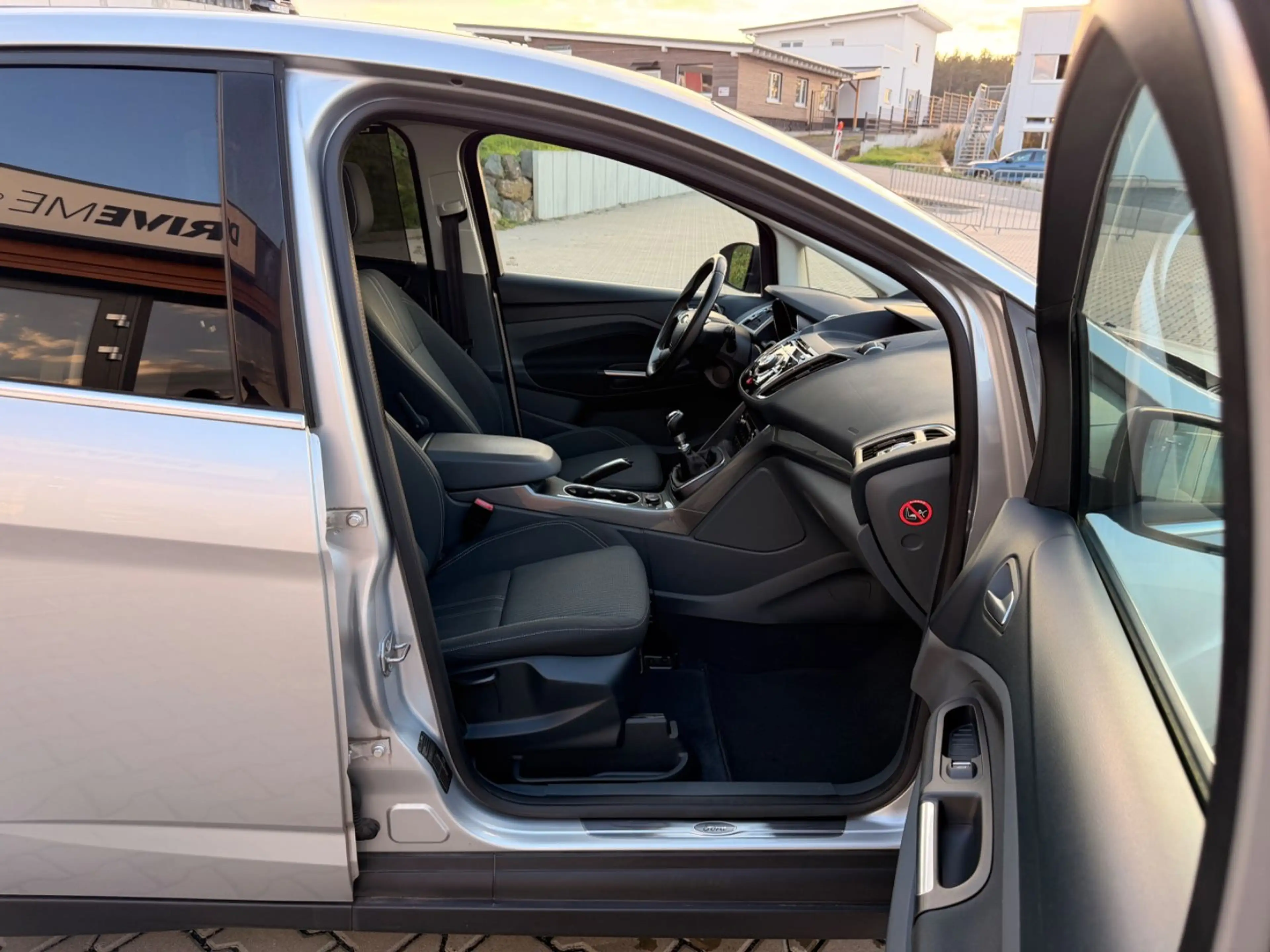 Ford C-Max Titanium PANO NAVI KAMERA KEYLESS TEMPOMAT — photo 10