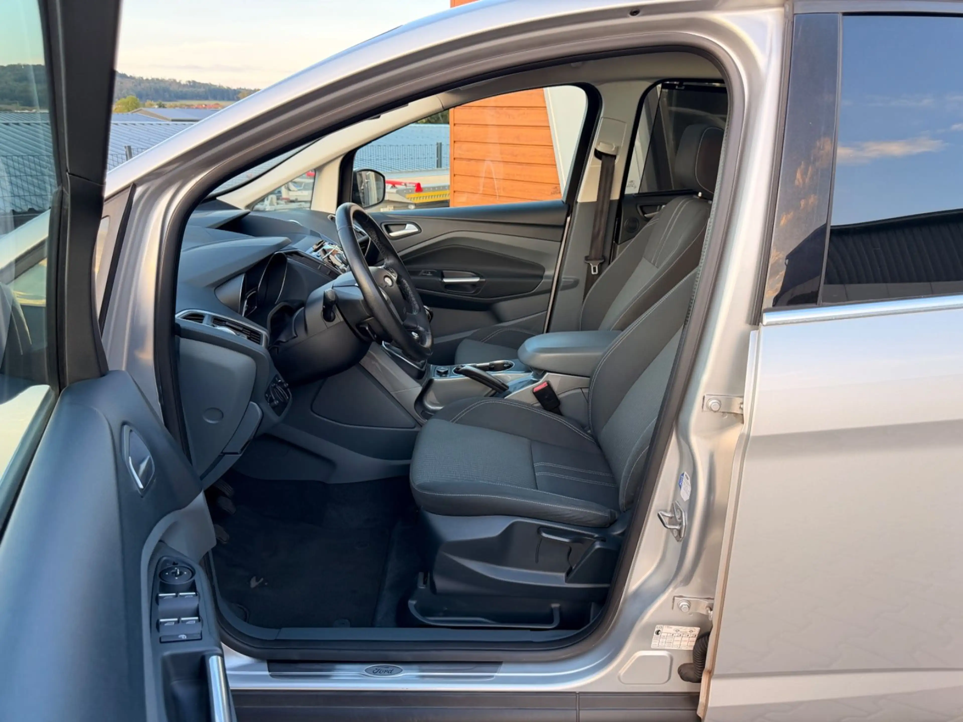 Ford C-Max Titanium PANO NAVI KAMERA KEYLESS TEMPOMAT — photo 13