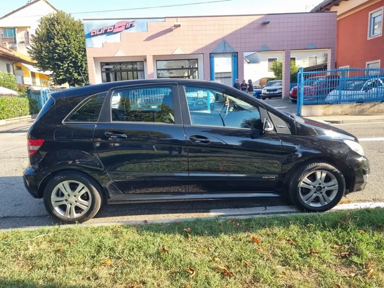 Mercedes-Benz B 180