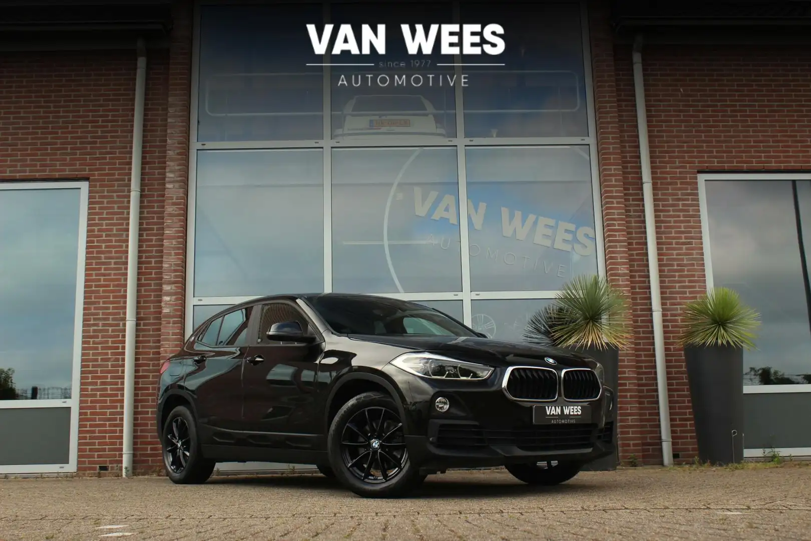 BMW X2 sDrive18i F39 High Executive | 1e eigenaar | Trekh Zwart - 1