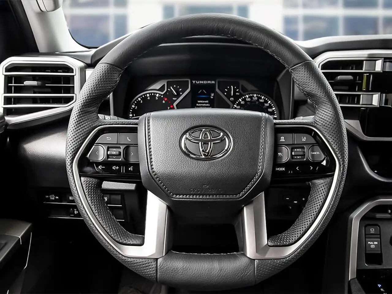 Toyota Tundra снимка Toyota Tundra