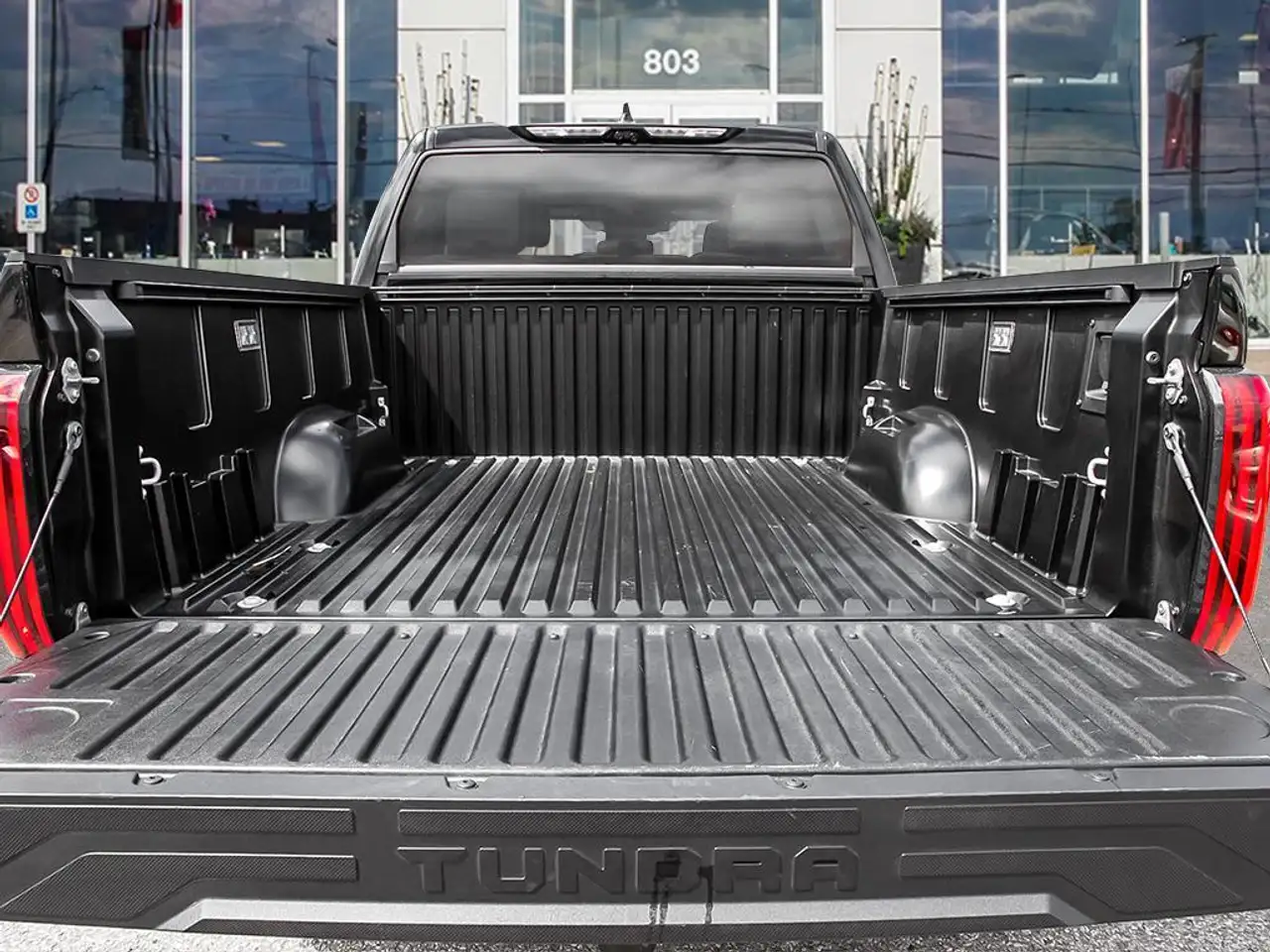 Toyota Tundra снимка Toyota Tundra