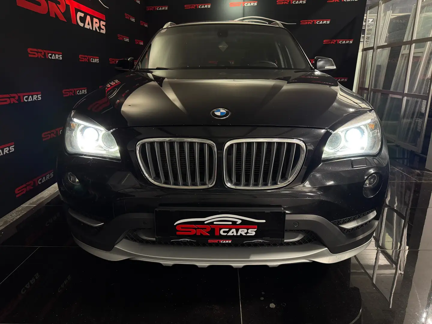 BMW X1 25d xDrive xLine*Bi-Xenon*Navi*Panoramaglas Zwart - 2