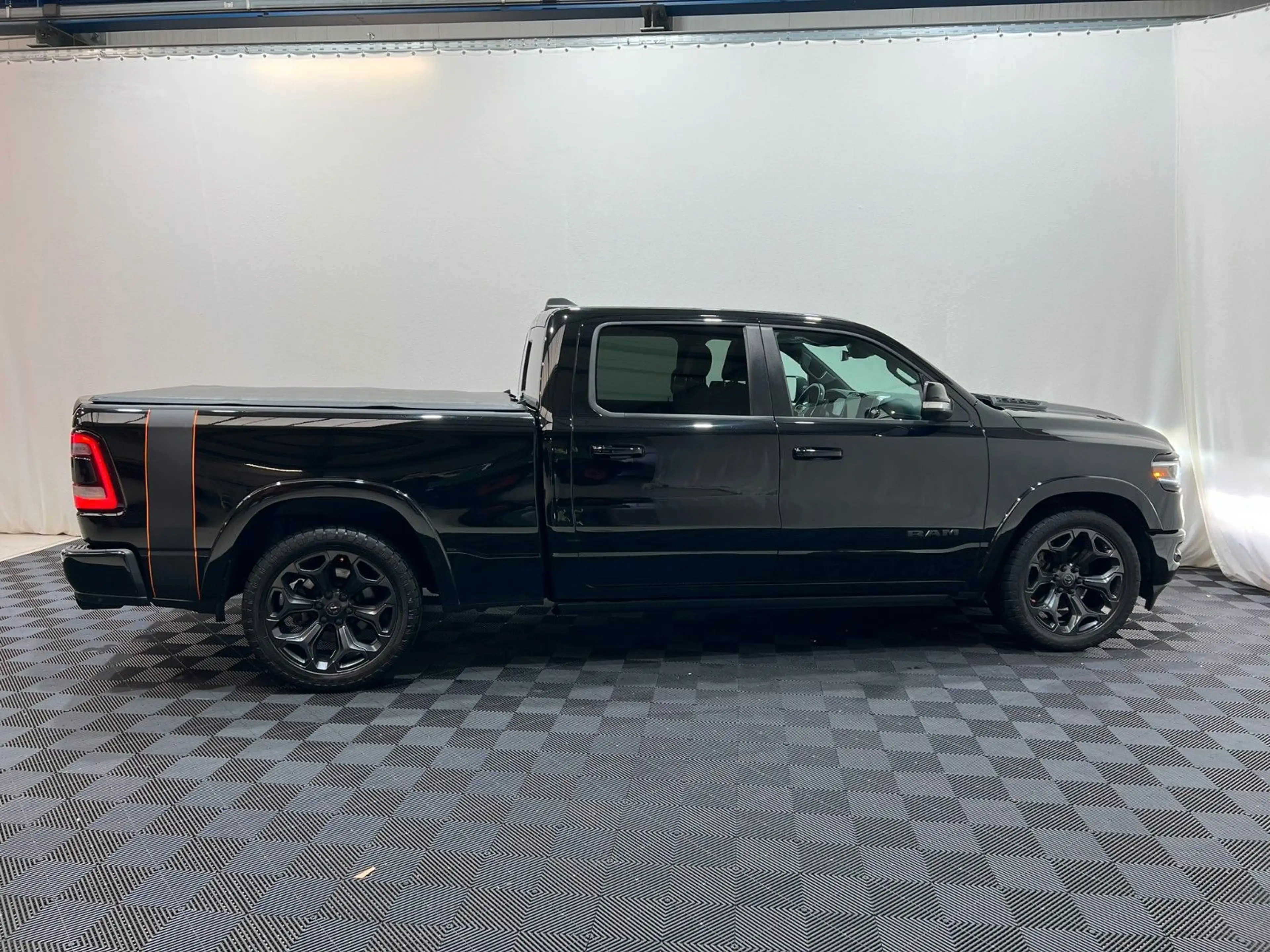 Dodge RAM 1500 LIMITED NIGHT CREW CAB 4X4 *RTR UMBAU* — photo 5
