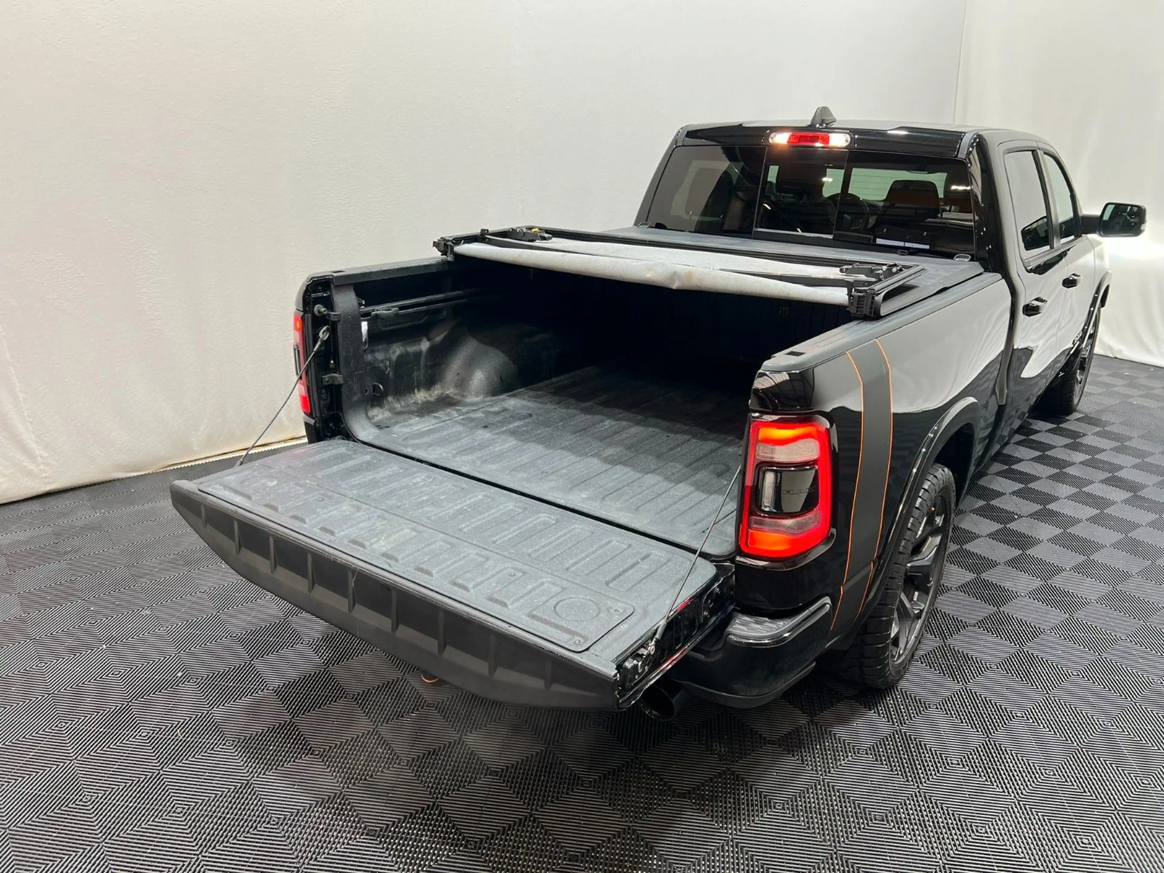 Dodge RAM 1500 LIMITED NIGHT CREW CAB 4X4 *RTR UMBAU* — photo 8