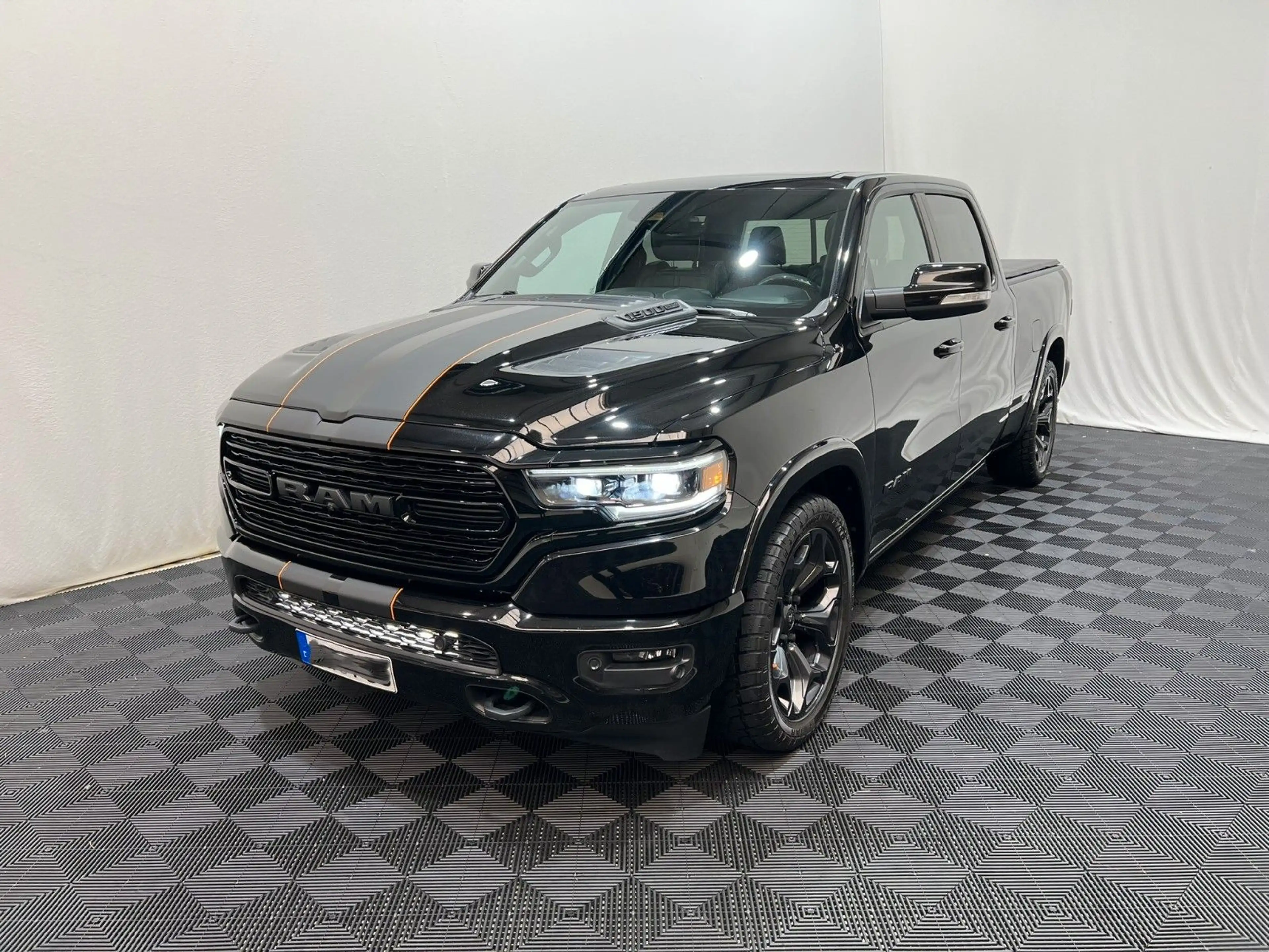 Dodge RAM 1500 LIMITED NIGHT CREW CAB 4X4 *RTR UMBAU* — photo 2