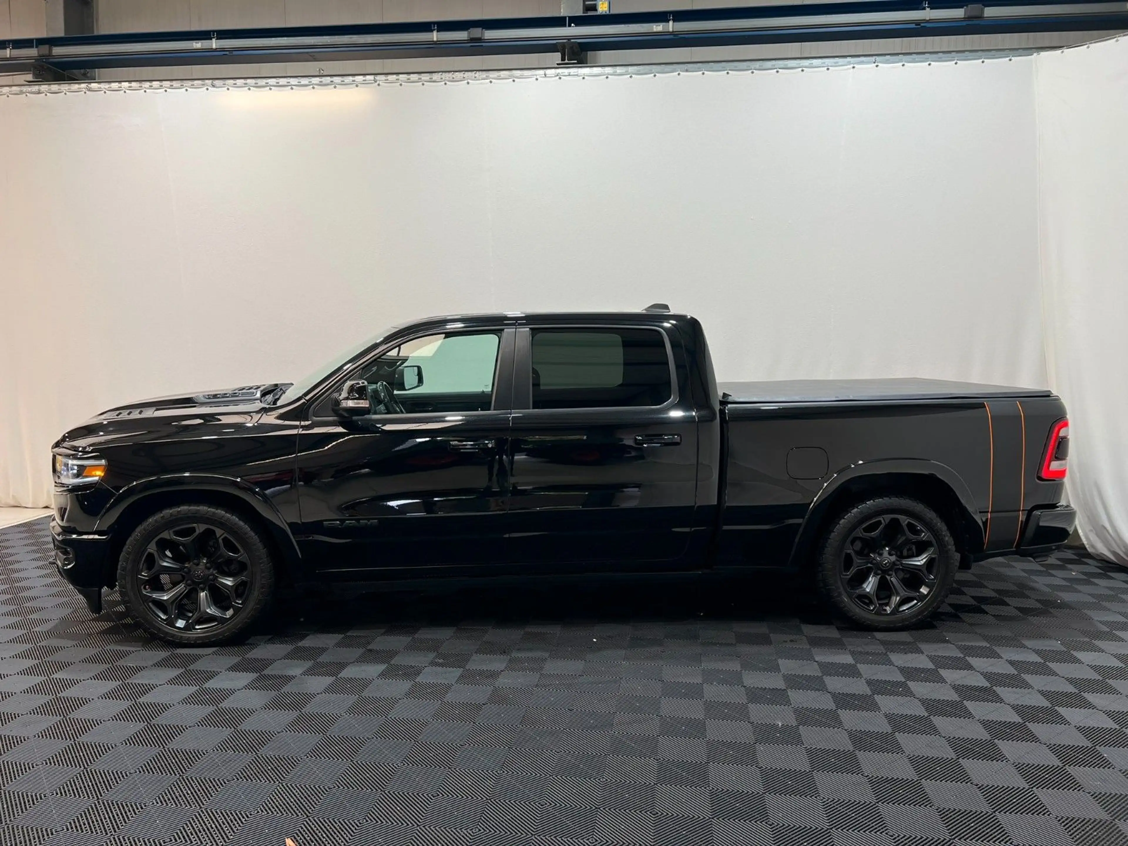 Dodge RAM 1500 LIMITED NIGHT CREW CAB 4X4 *RTR UMBAU* — photo 4