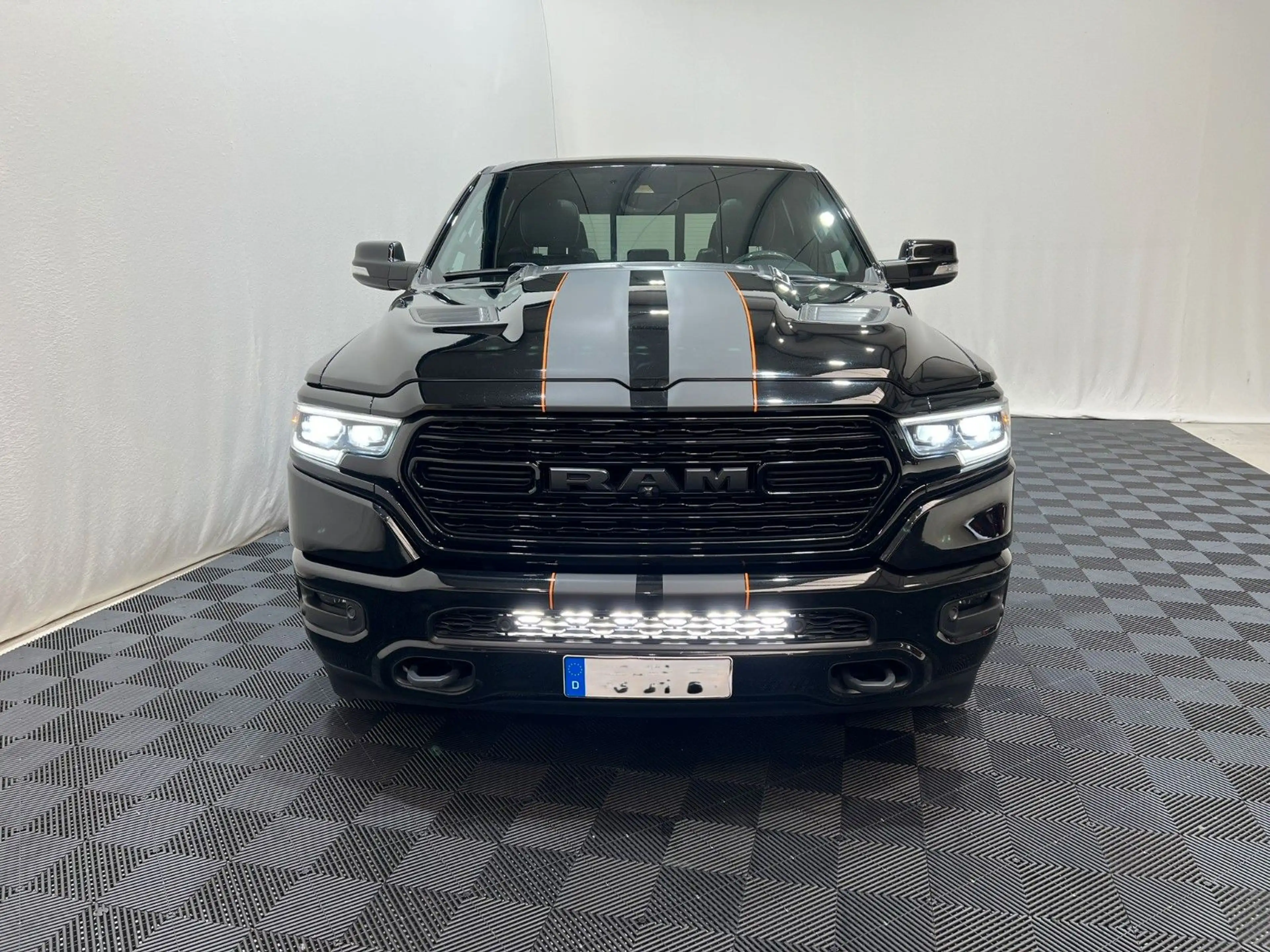 Dodge RAM 1500 LIMITED NIGHT CREW CAB 4X4 *RTR UMBAU* — photo 3