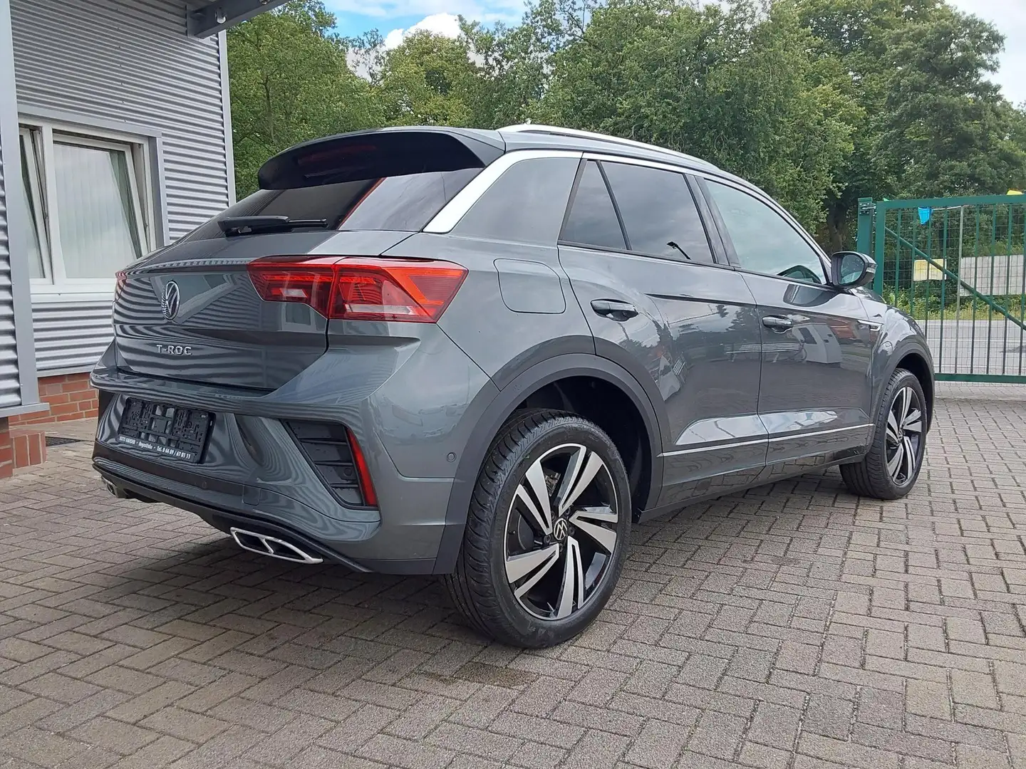 Volkswagen T-Roc 1.5 TSI DSG R-Line ACC/APP/LED/SHZ/PDC/KAM 110 ... Grau - 2