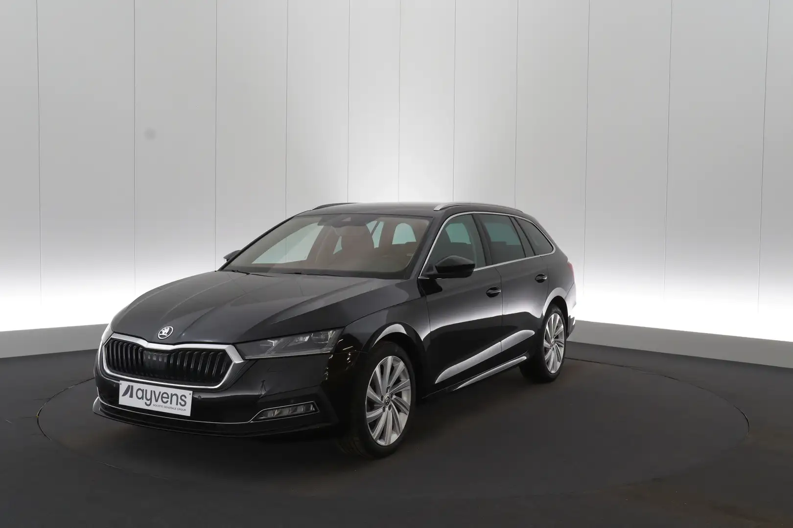 Skoda Octavia Combi 1.5 TSI Style Launch Ed. LEDER/STOF LED GPS Zwart - 1