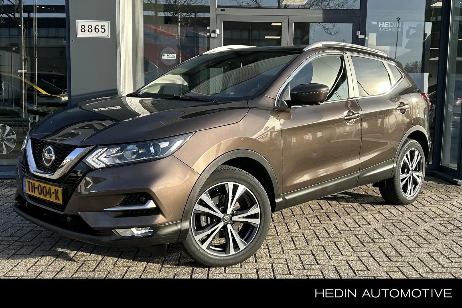 Nissan Qashqai 1.2 N-Connecta Navigatie | Pano dak Bruin - 1