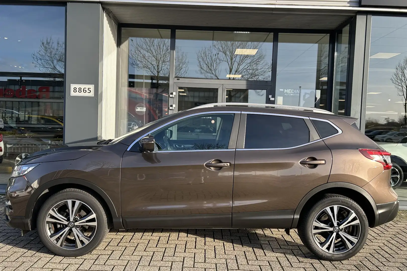 Nissan Qashqai 1.2 N-Connecta Navigatie | Pano dak Bruin - 2