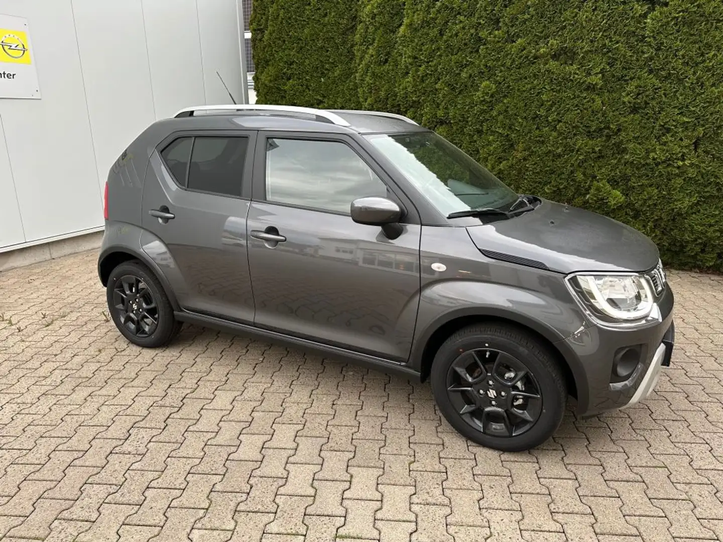 Suzuki Ignis 1.2 Dualjet Hybrid Comfort Grau - 2