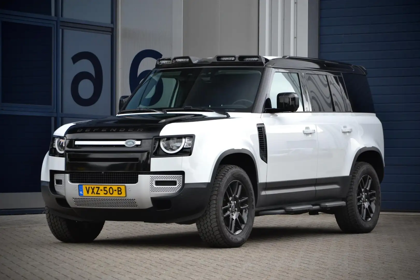 Land Rover Defender 3.0 D250 110 / Grijs Kenteken / NL Auto / 1e Eig. Wit - 1