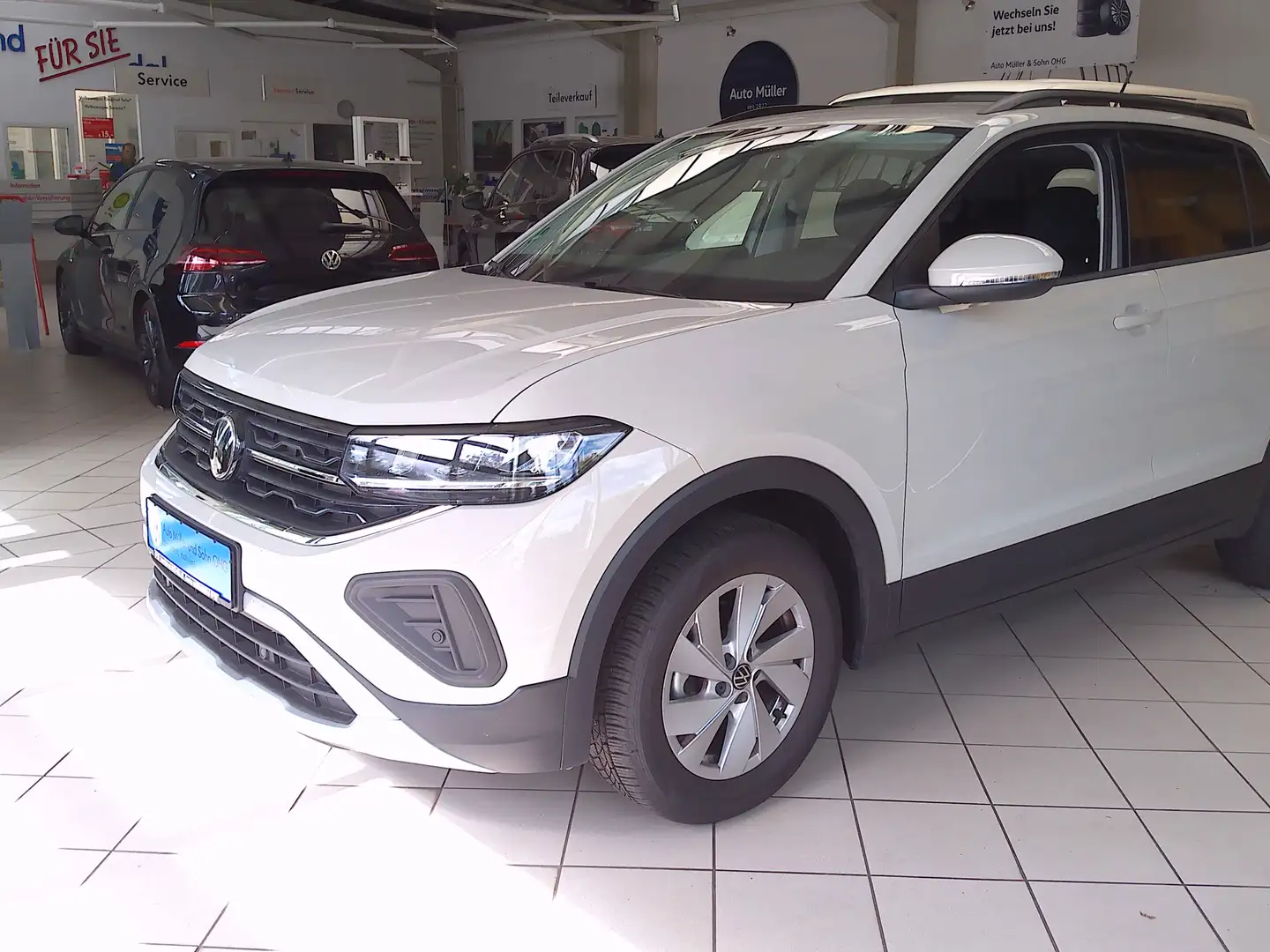 Volkswagen T-Cross 1.0 TSI 85 kW Life, ACC, Lane Assist, LED, Navi, Gris - 2