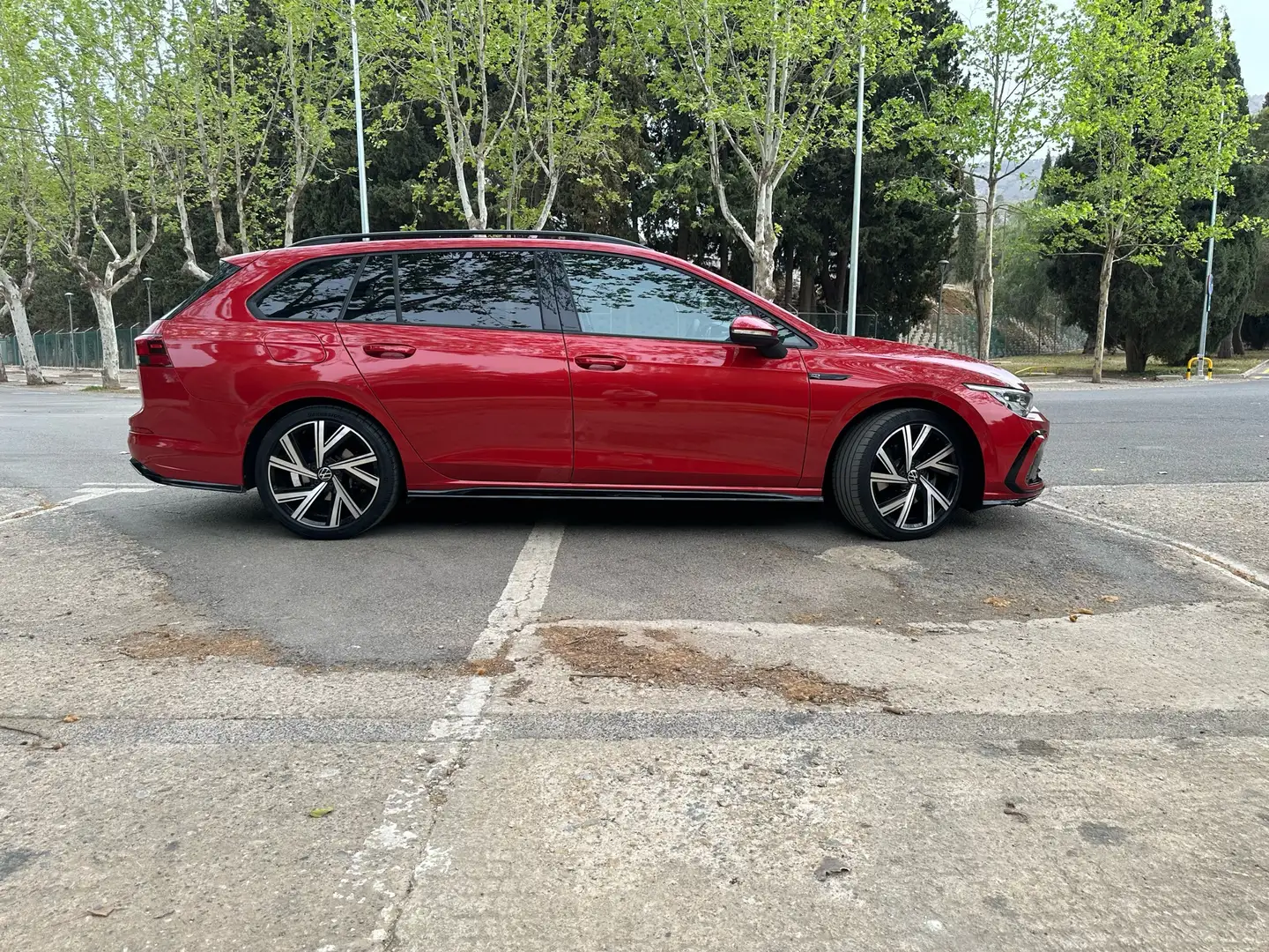 Volkswagen Golf Variant 2.0TDI R-Line DSG 110kW Rojo - 2