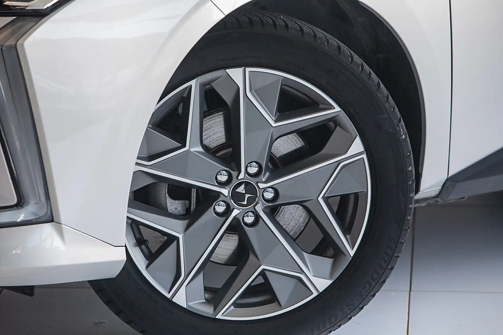 DS Automobiles DS 4 E-Tense 225 PHEV Collection ESPRIT DE VOYAGE Silber - 2