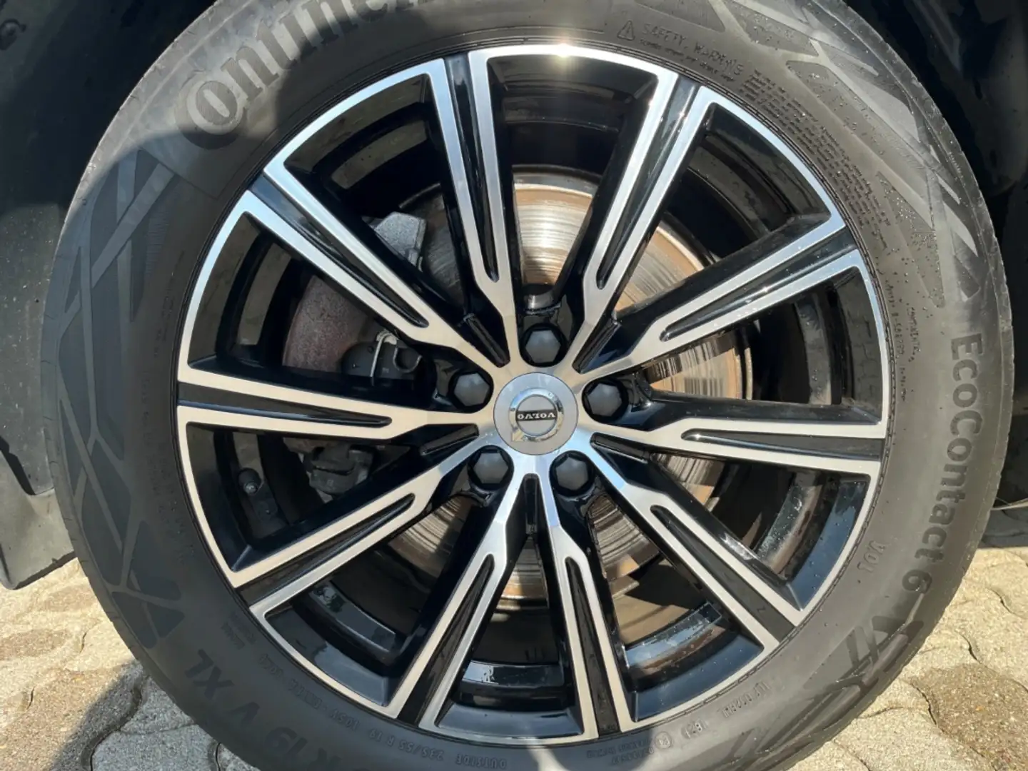 Volvo XC60 Inscription Recharge Plug-In Hybrid AWD T6 Twin En Schwarz - 2