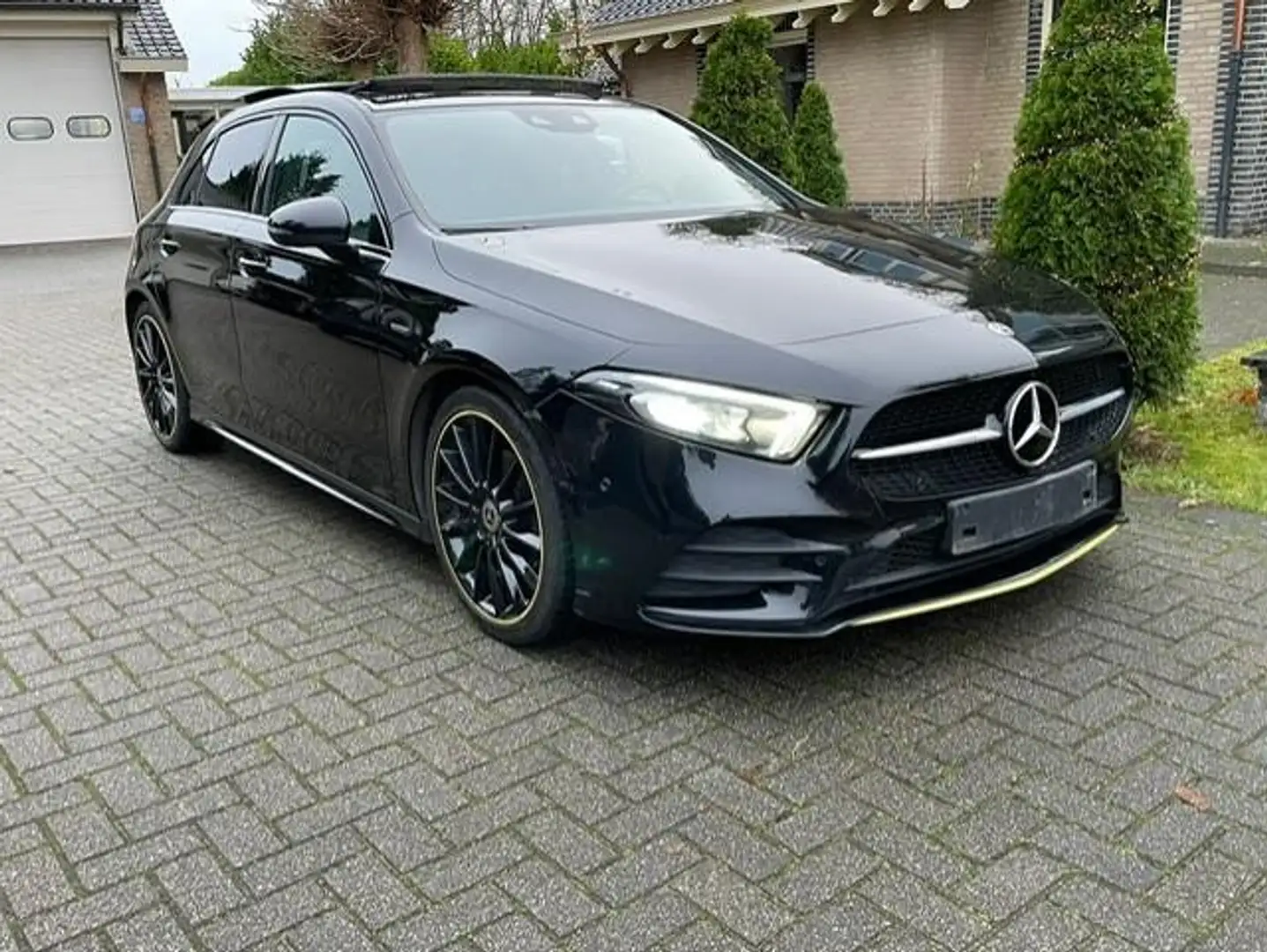 Mercedes-Benz A 180 d AMG LINE EDITION PANO NAVI NIGHT Zwart - 1