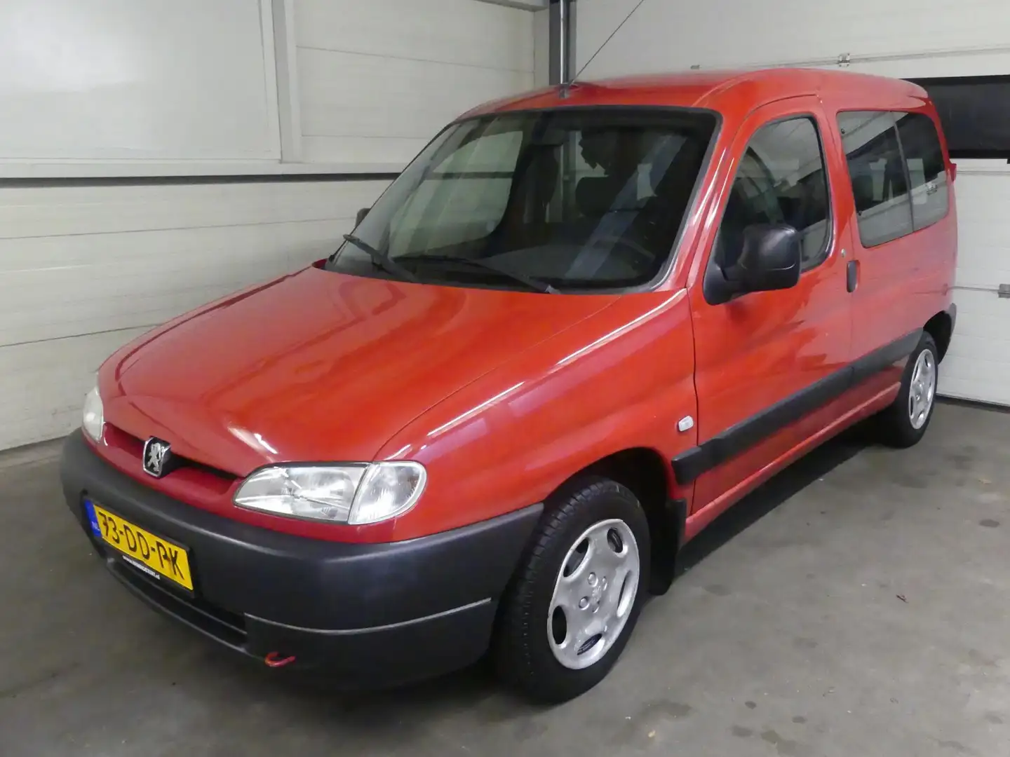 Peugeot Partner 1.8 Combispace - Schuifdeur - Trekhaak Rood - 1