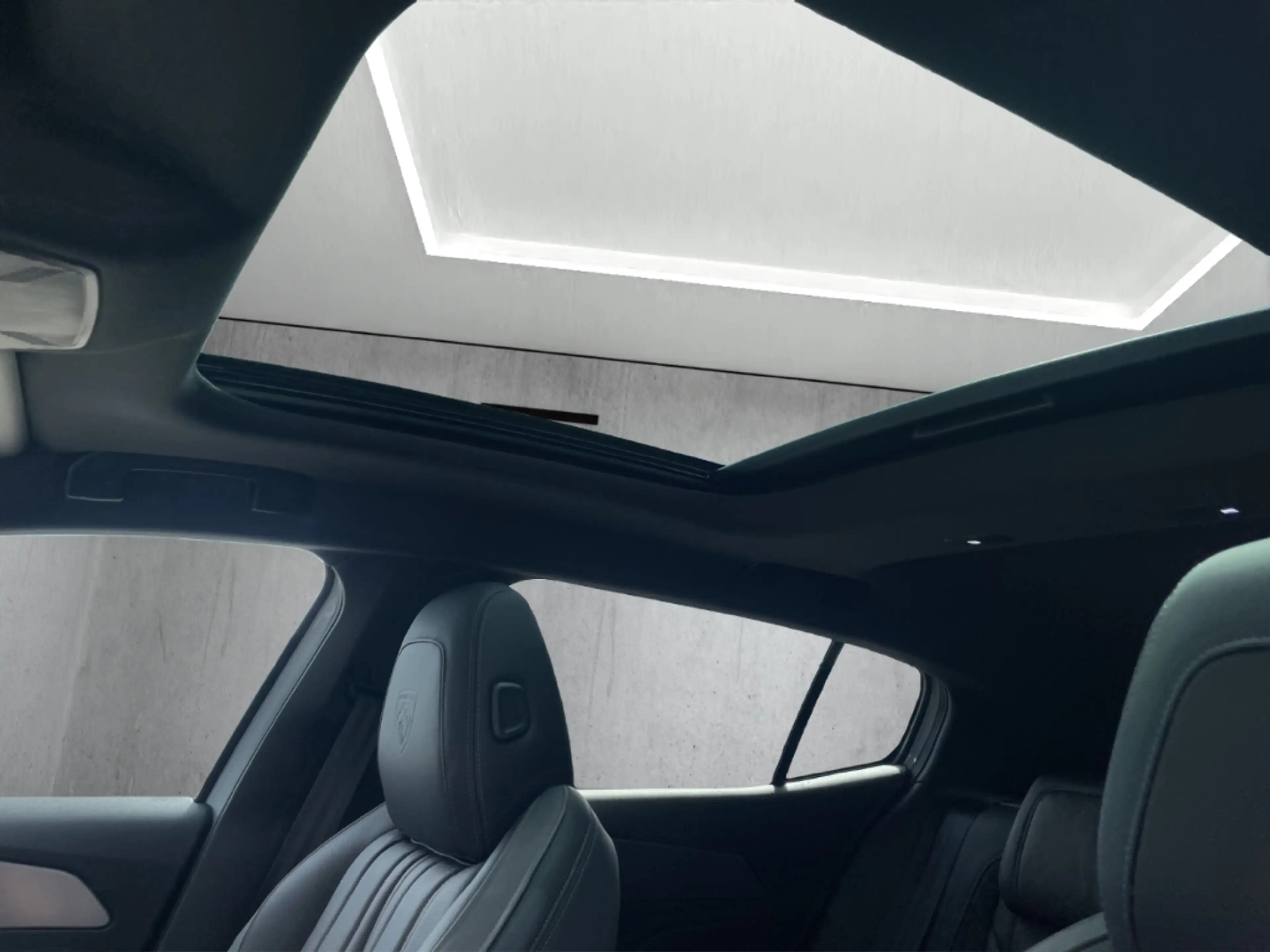 Peugeot 408 GT PT 130 EAT8 El. Panodach El. Sitz Focal Kamera — photo 17