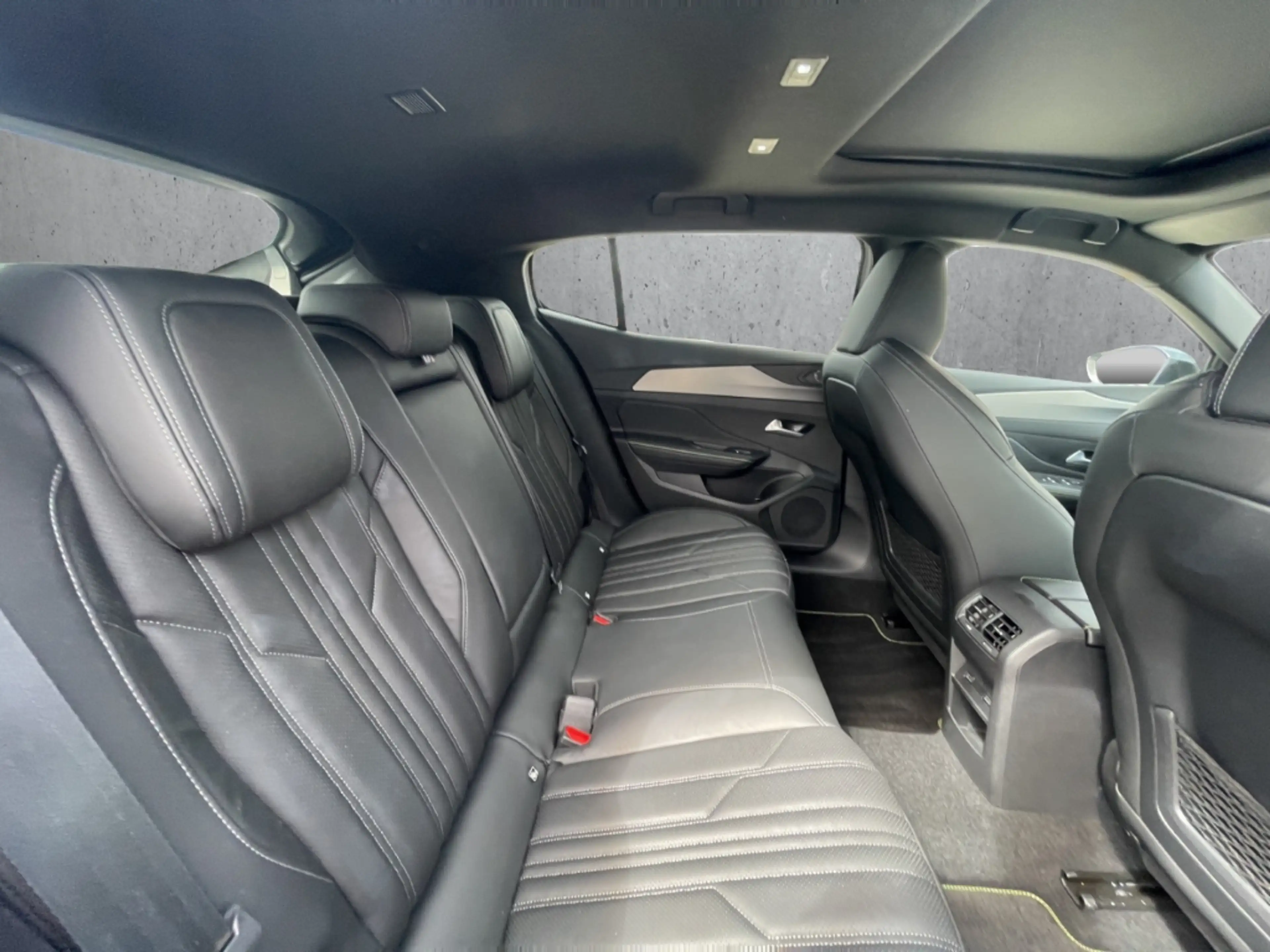 Peugeot 408 GT PT 130 EAT8 El. Panodach El. Sitz Focal Kamera — photo 14