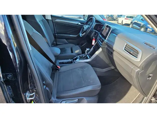 Volkswagen T-Roc view 12