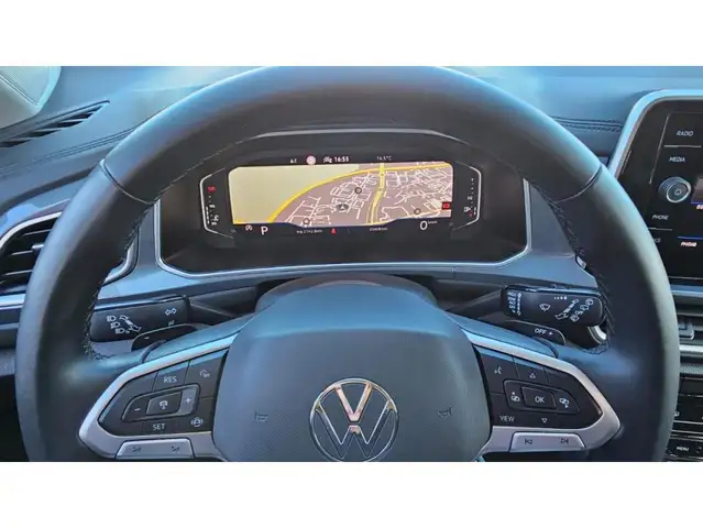 Volkswagen T-Roc view 5