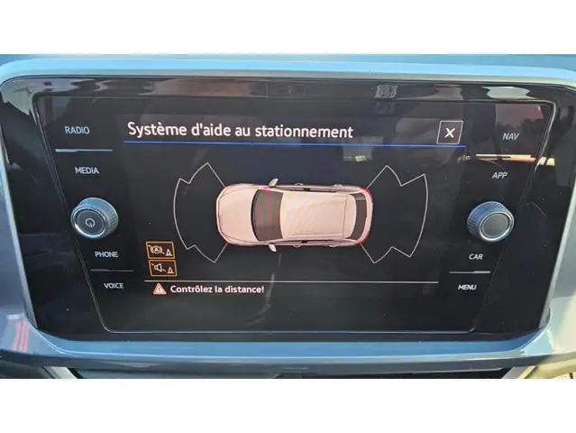 Volkswagen T-Roc view 9