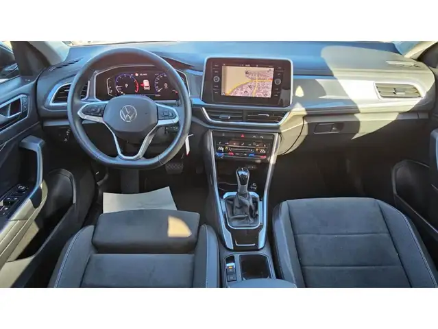 Volkswagen T-Roc view 4