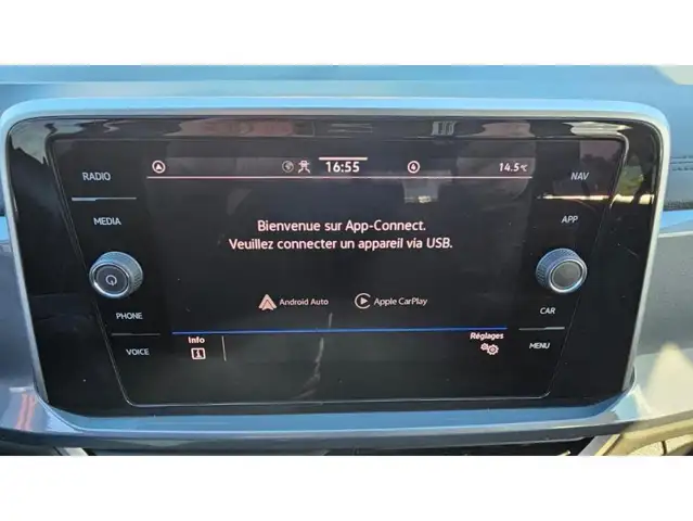 Volkswagen T-Roc view 10
