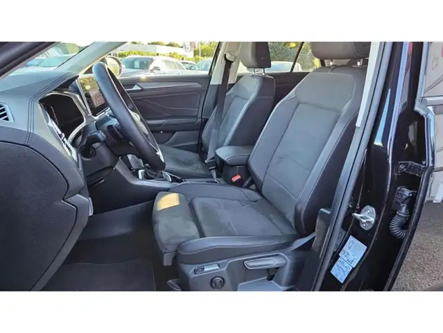 Volkswagen T-Roc view 11