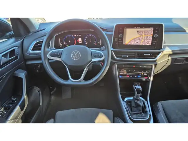 Volkswagen T-Roc view 7