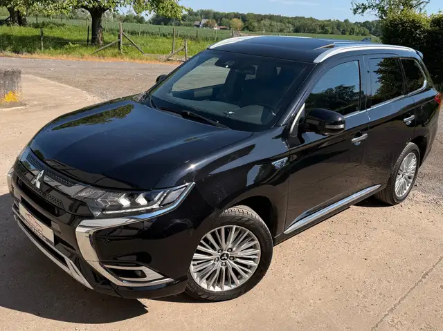 Mitsubishi Outlander Outlander PHEV 2.4i 4WD Instyle SDA-NAV, Toit ouvrant, Cuir