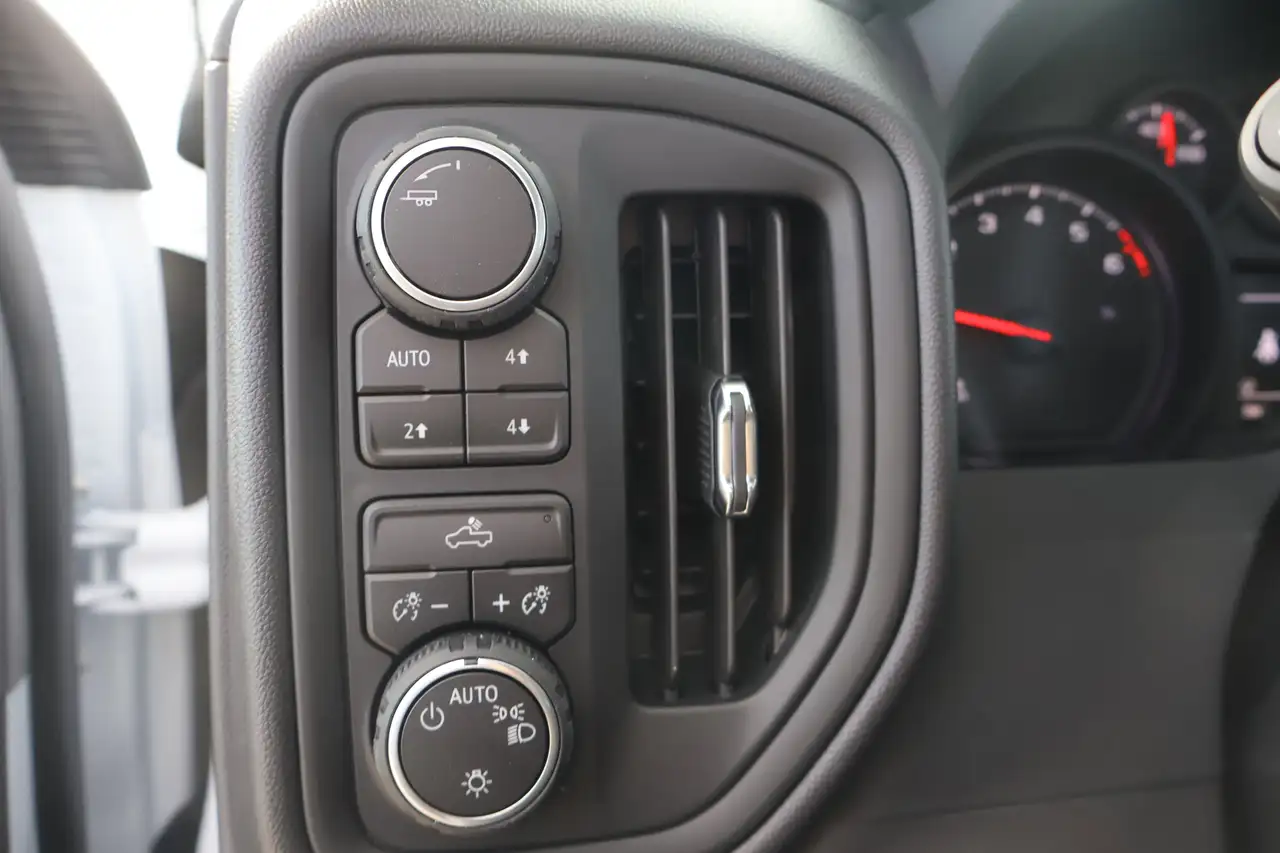 Chevrolet Silverado 1500 снимка Chevrolet Silverado 1500