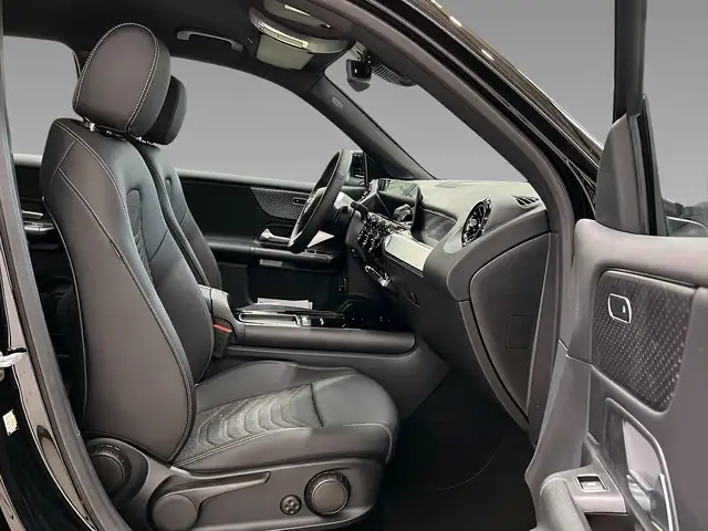 Mercedes-Benz GLB view 14