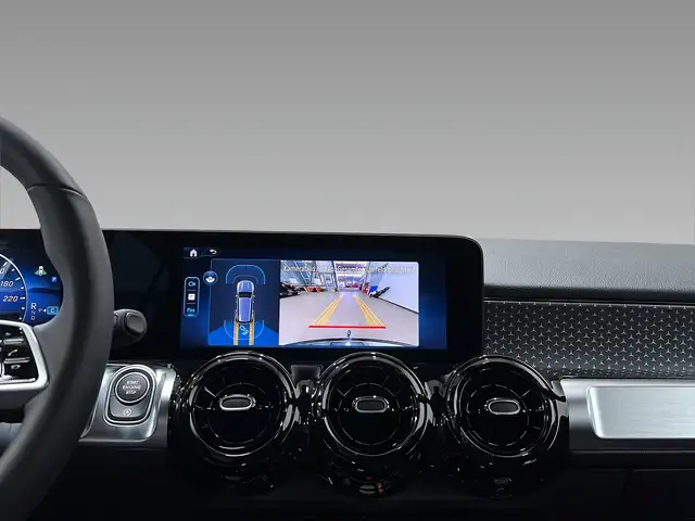 Mercedes-Benz GLB view 11