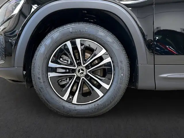 Mercedes-Benz GLB view 7