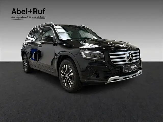 Mercedes-Benz GLB view 3