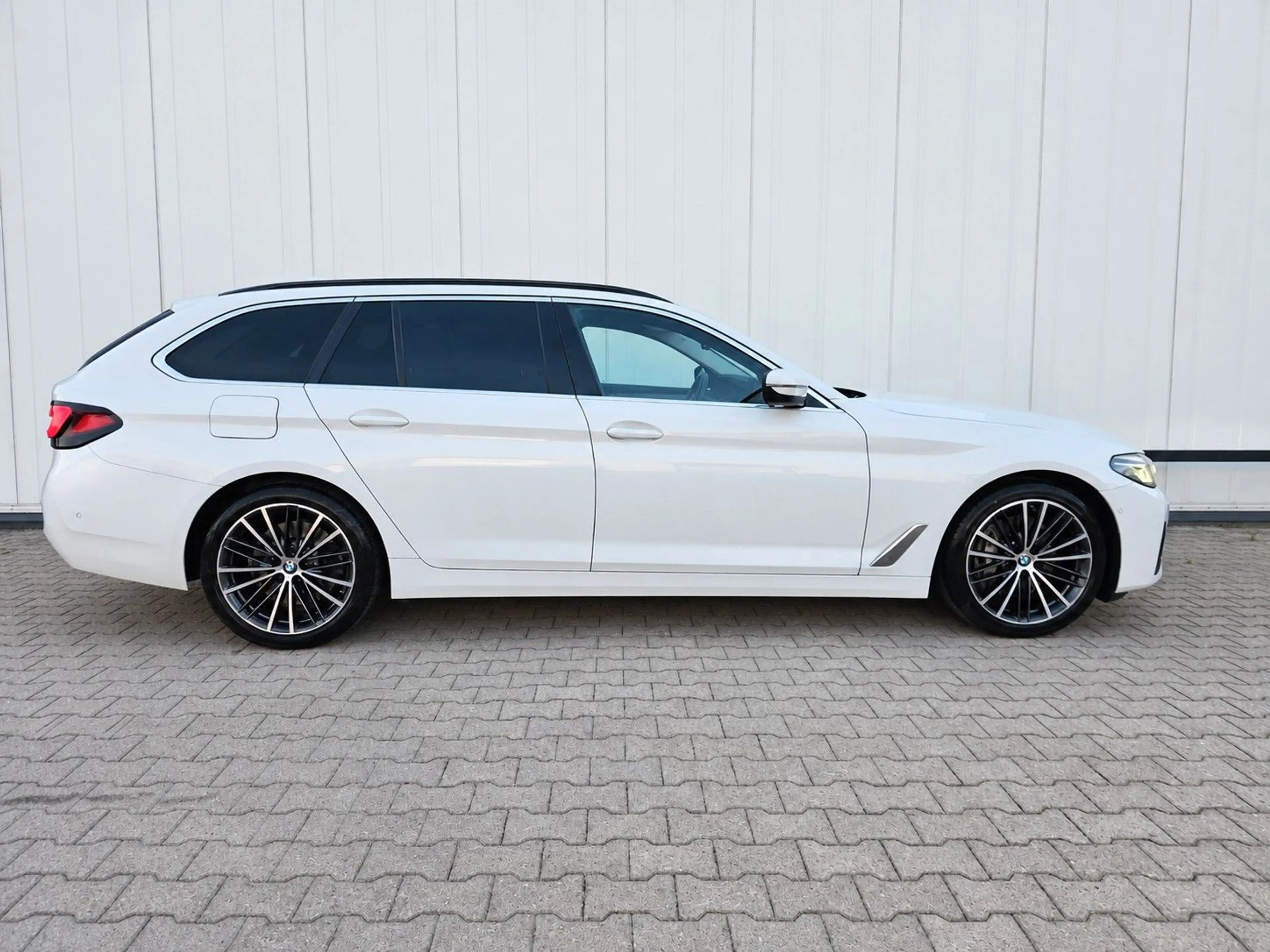 BMW 540 d xDr.*HUD*ACC*STANDHEIZUNG*AHK*Adp.FAHRWERK — photo 4