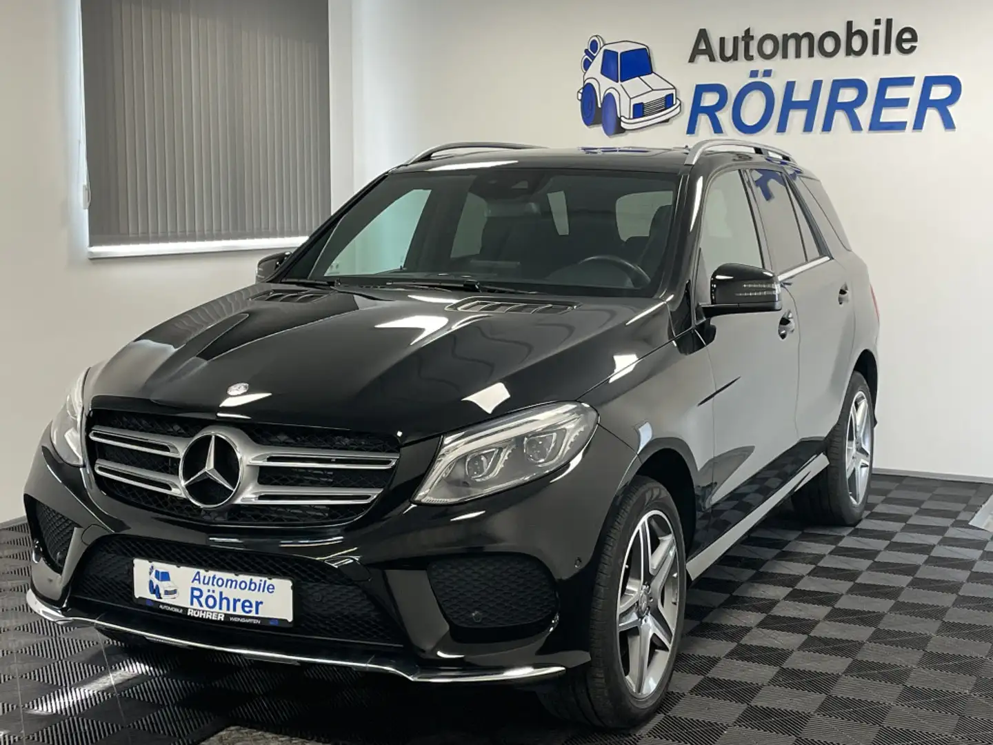 Mercedes-Benz GLE 350 d 9G 4Matic BlueTEC AMG-Line LED AHK Schwarz - 1