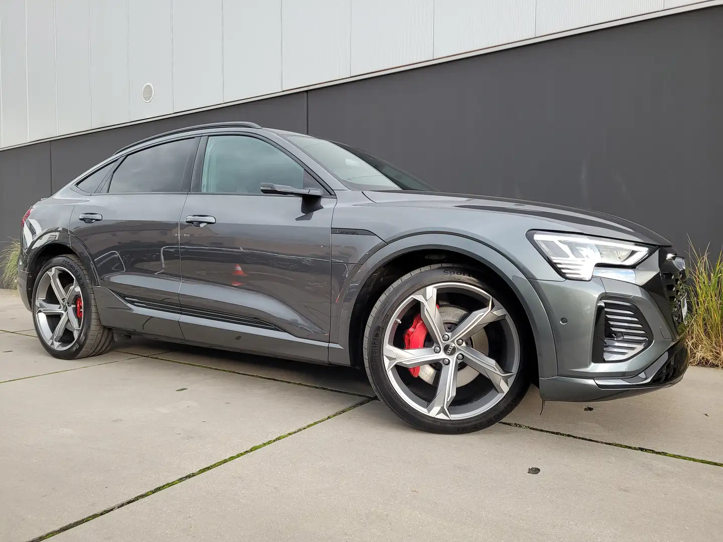 Audi Q8 e-tron Sportback 55 quattro*S-LINE*RS SPORTSTOELEN*22"ALU Сірий - 1