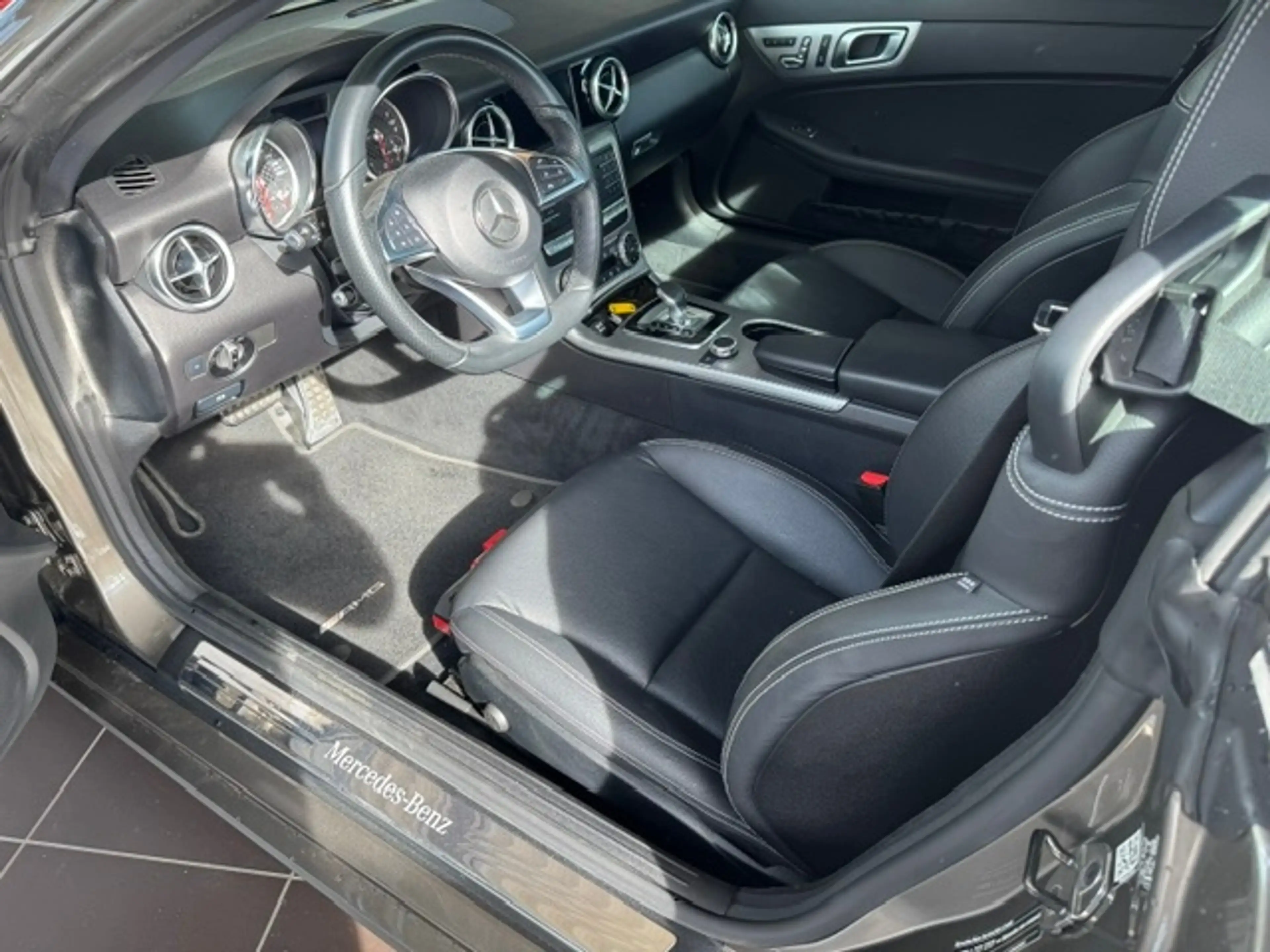 Mercedes-Benz SLC 300 AMG Line AIRSCARF KLIMA LED NAVI SHZ — photo 13